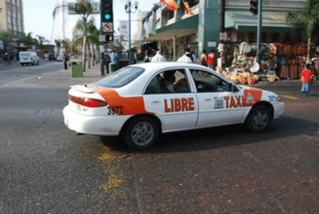 Taxi recorre las calles. | Foto: Flickr