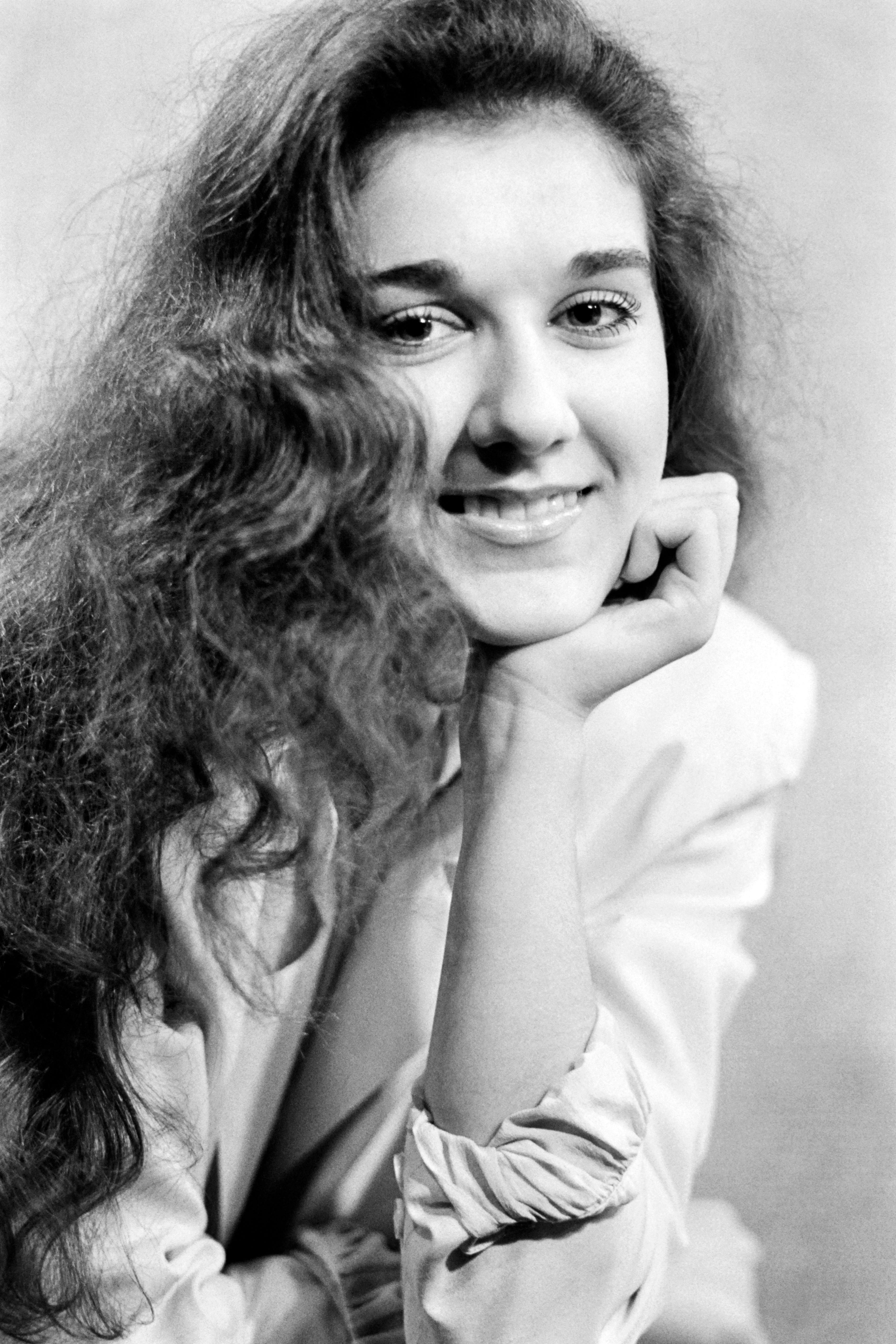 Céline Dion posando para un retrato a los 16 años el 7 de noviembre de 1984. | Fuente: Getty Images
