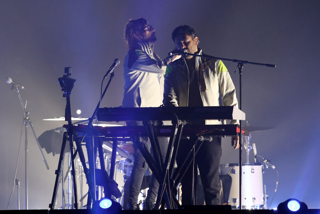 Manuel Mendoza y Jonathan Meléndez de Camilo Séptimo actúan durante un concierto en el Palacio de Los Deportes el 25 de mayo de 2024 en Ciudad de México, México. | Fuente: Getty Images