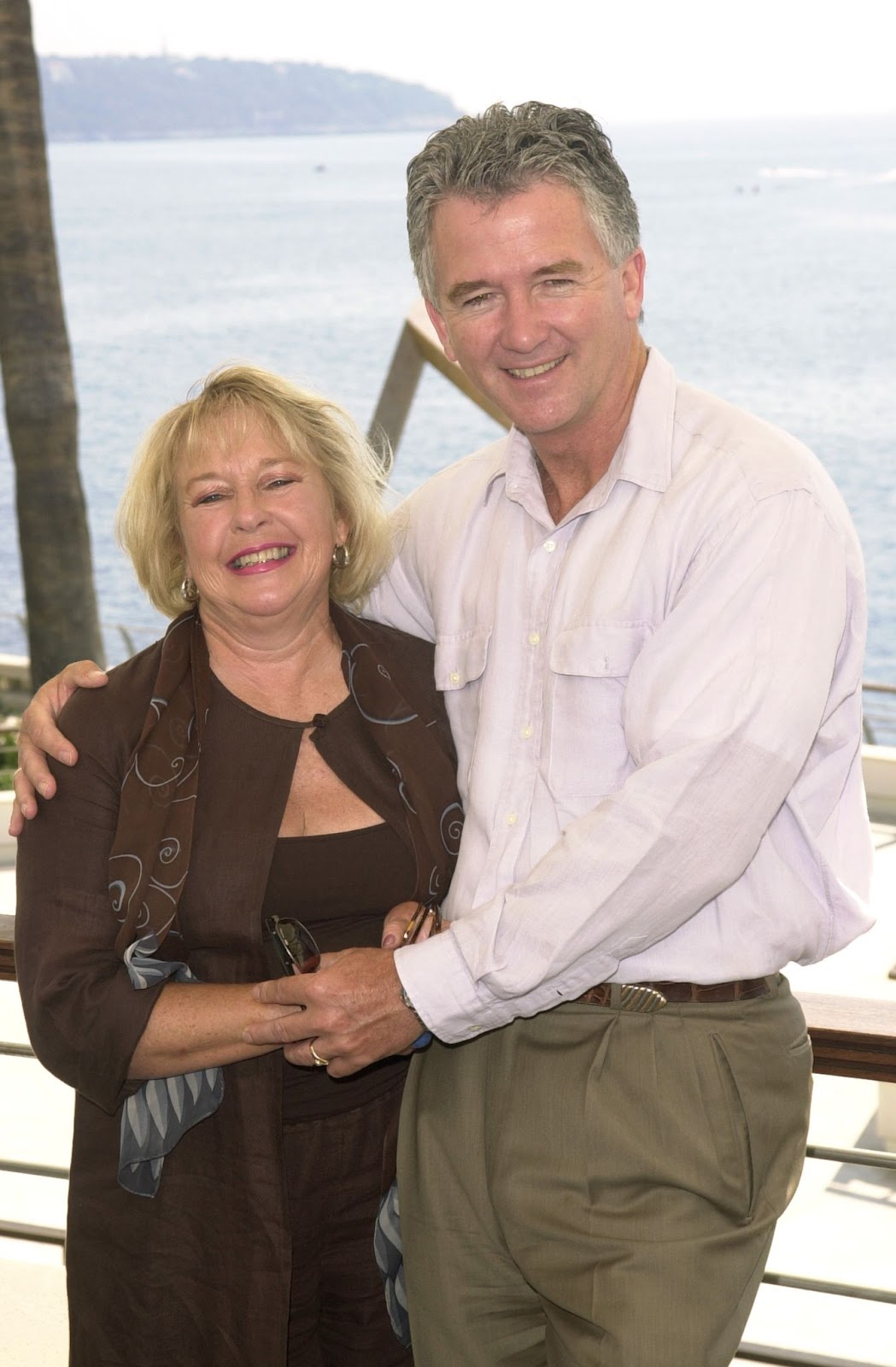 Carlyn Rosser y Patrick Duffy en el Festival de Televisión de Montecarlo en 2002 | Fuente: Getty Images