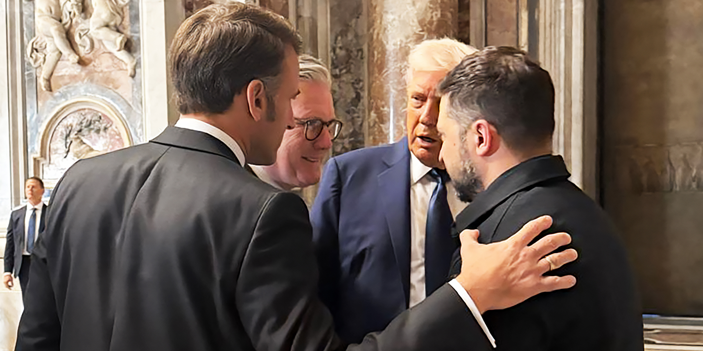 El presidente francés Emmanuel Macron, el primer ministro británico Keir Starmer, el presidente estadounidense Donald Trump y el presidente ucraniano Volodymyr Zelenskyy. | Fuente: Getty Images