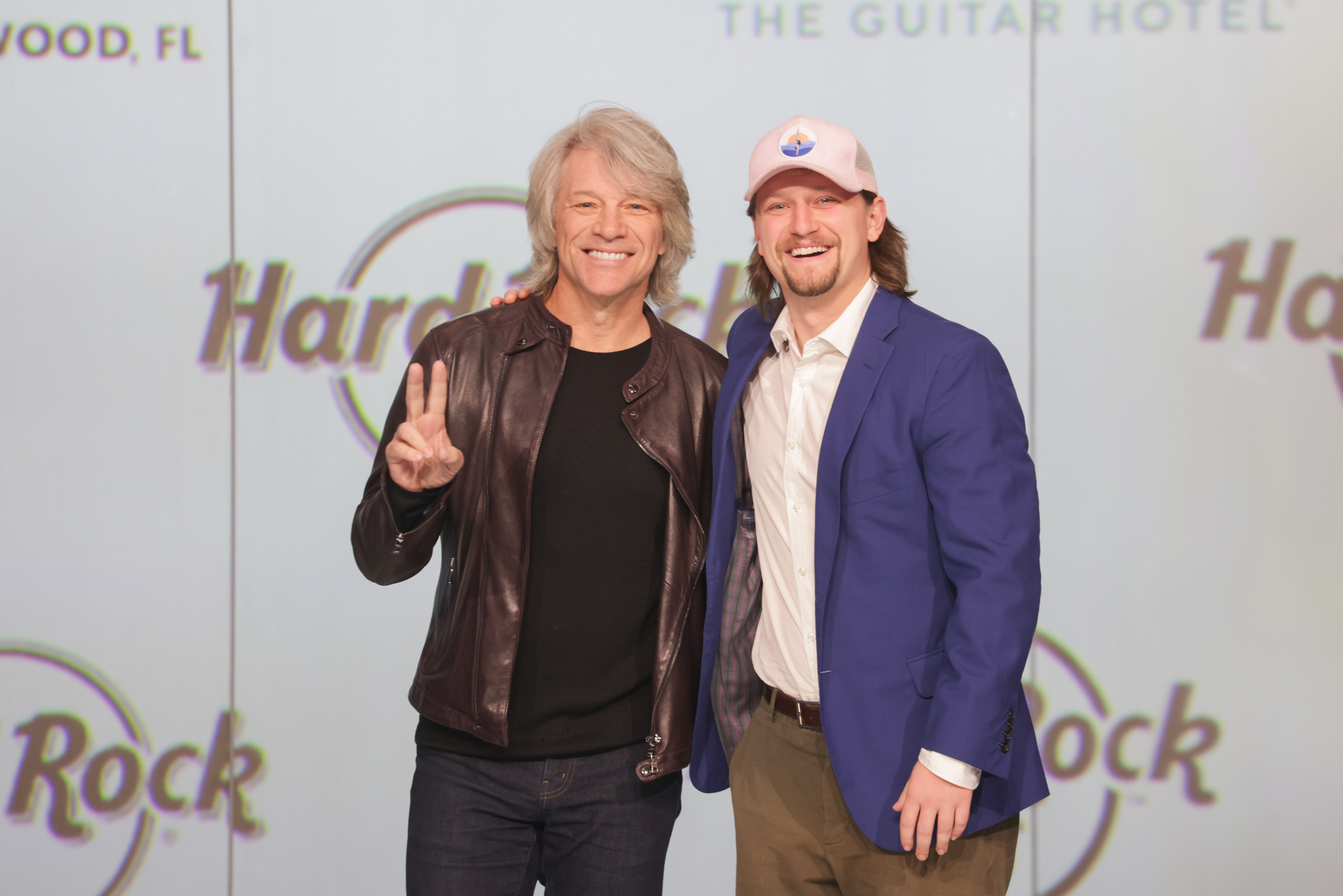 Jon Bon Jovi y Jesse Bongiovi asisten al evento New Era In Florida Gaming en Hollywood, Florida, el 07 de diciembre de 2023. | Fuente: Getty Images