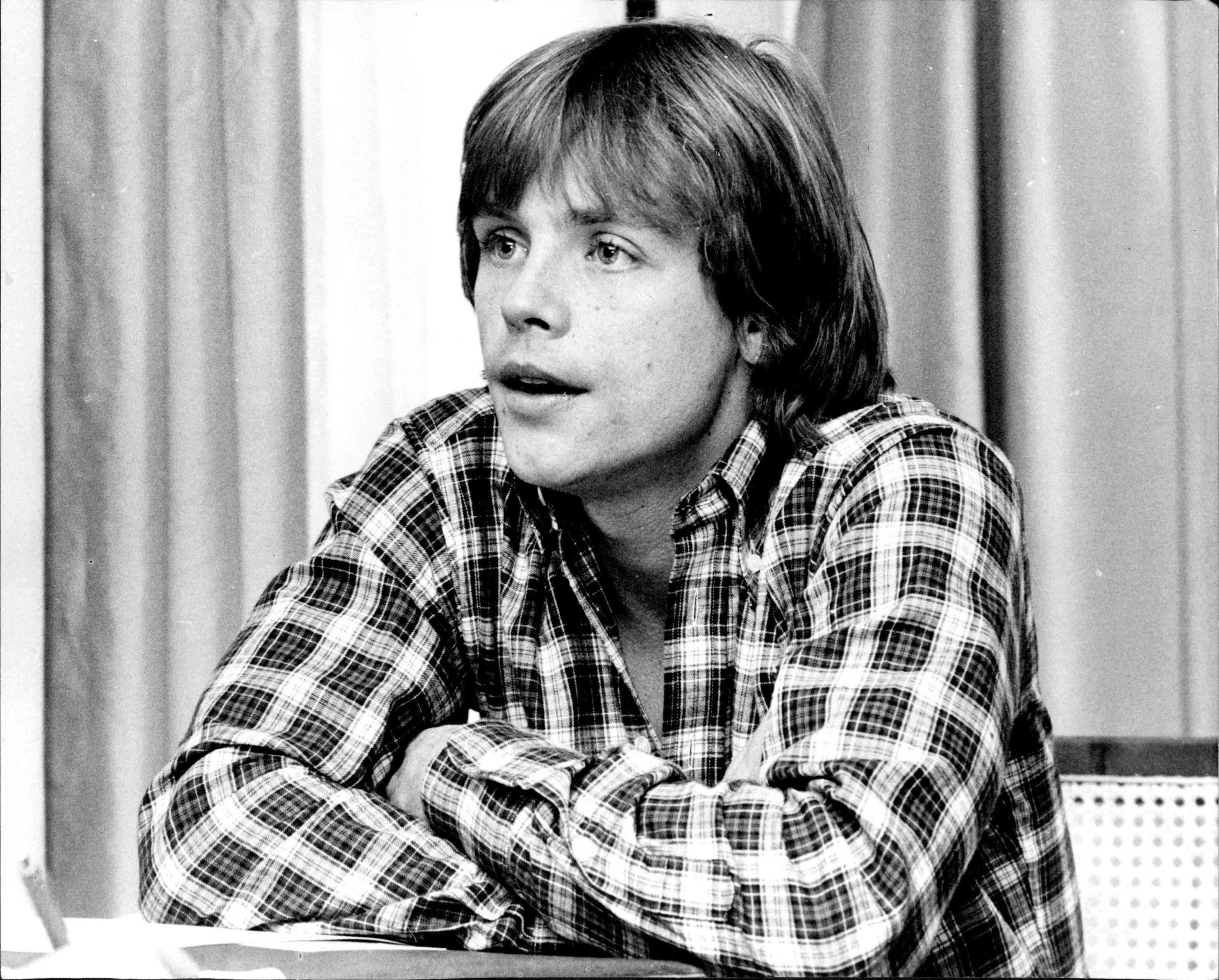 Mark Hamill habló durante una entrevista en el Sydney Hilton el 20 de octubre de 1977, varios meses después de que "Star Wars" enviara su carrera en una nueva dirección. La aparición en Sydney mostró a Hamill en medio de su repentino ascenso al estrellato mientras comenzaba a explorar oportunidades más allá del papel de Luke Skywalker. | Fuente: Getty Images