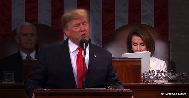 Surgen teorías de qué es lo que estaba leyendo Nancy Pelosi en el discurso del Estado de la Unión