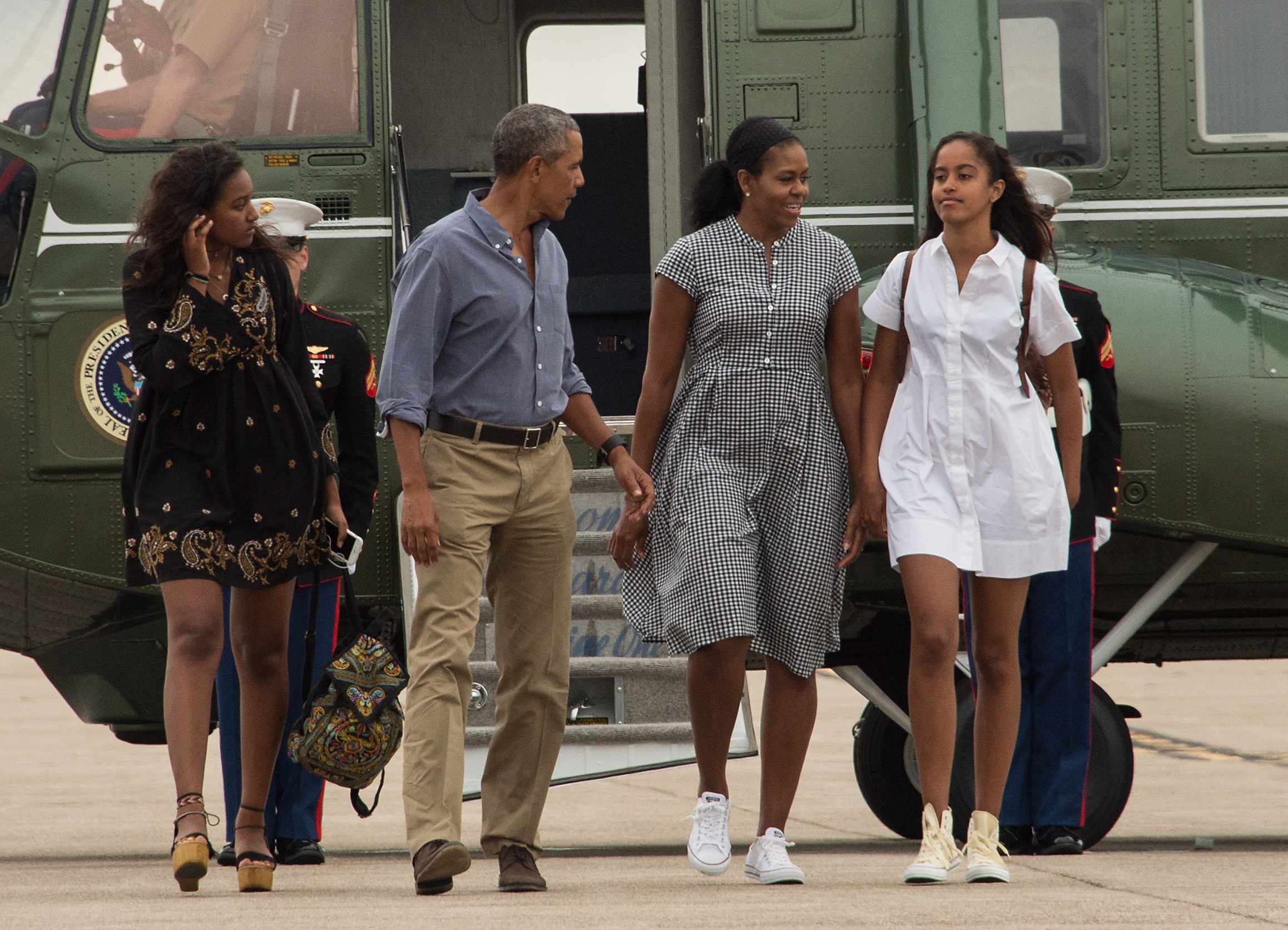 El expresidente de Estados Unidos Barack Obama, la primera dama Michelle Obama y sus hijas Malia y Sasha en Massachusetts el 21 de agosto de 2016. | Foto: Getty Images