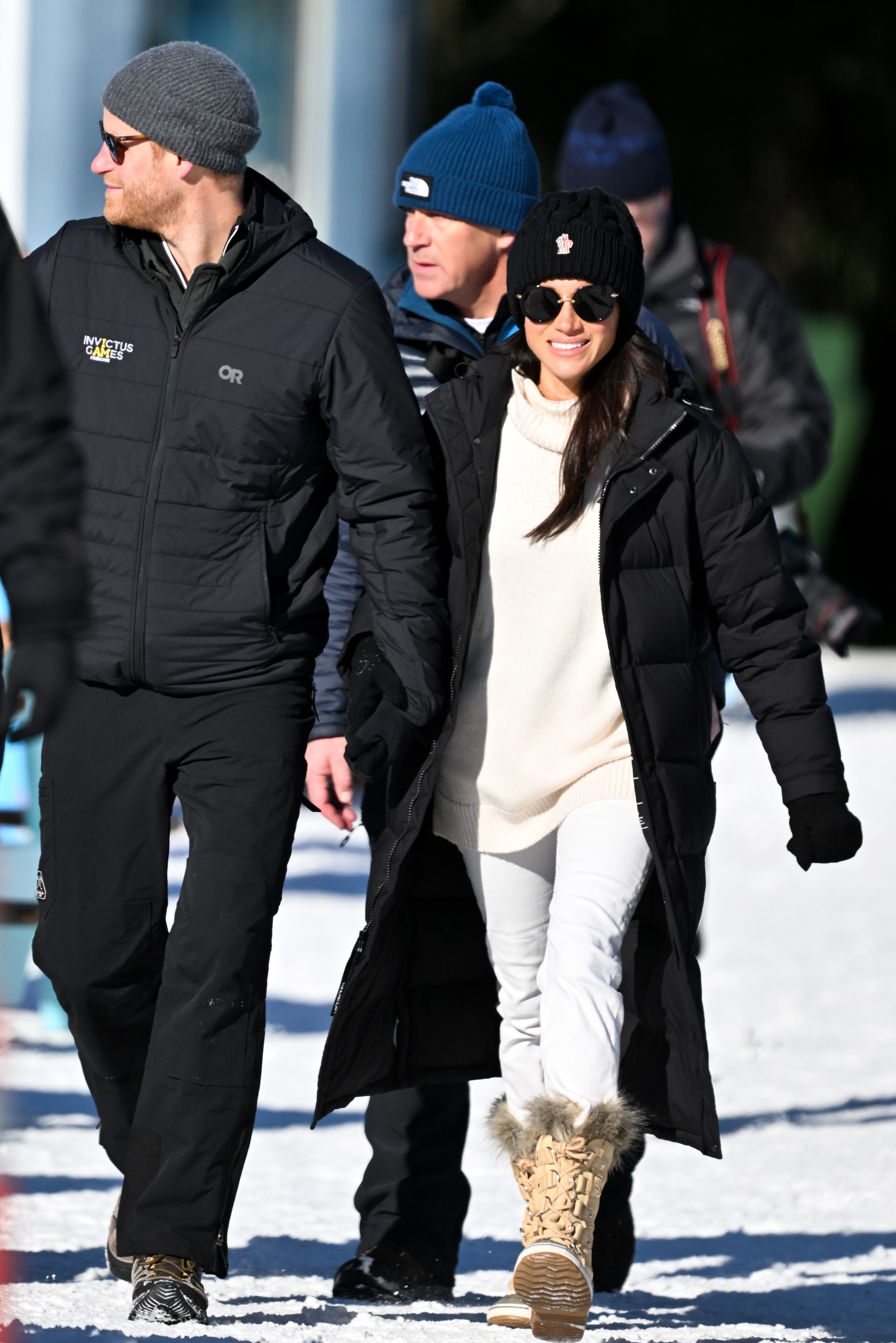 El príncipe Harry, duque de Sussex, y Meghan, duquesa de Sussex, asisten a un evento de Tubing para Familiares y Amigos durante el tercer día de los Juegos Invictus 2025, el 11 de febrero de 2025 | Fuente: Getty Images