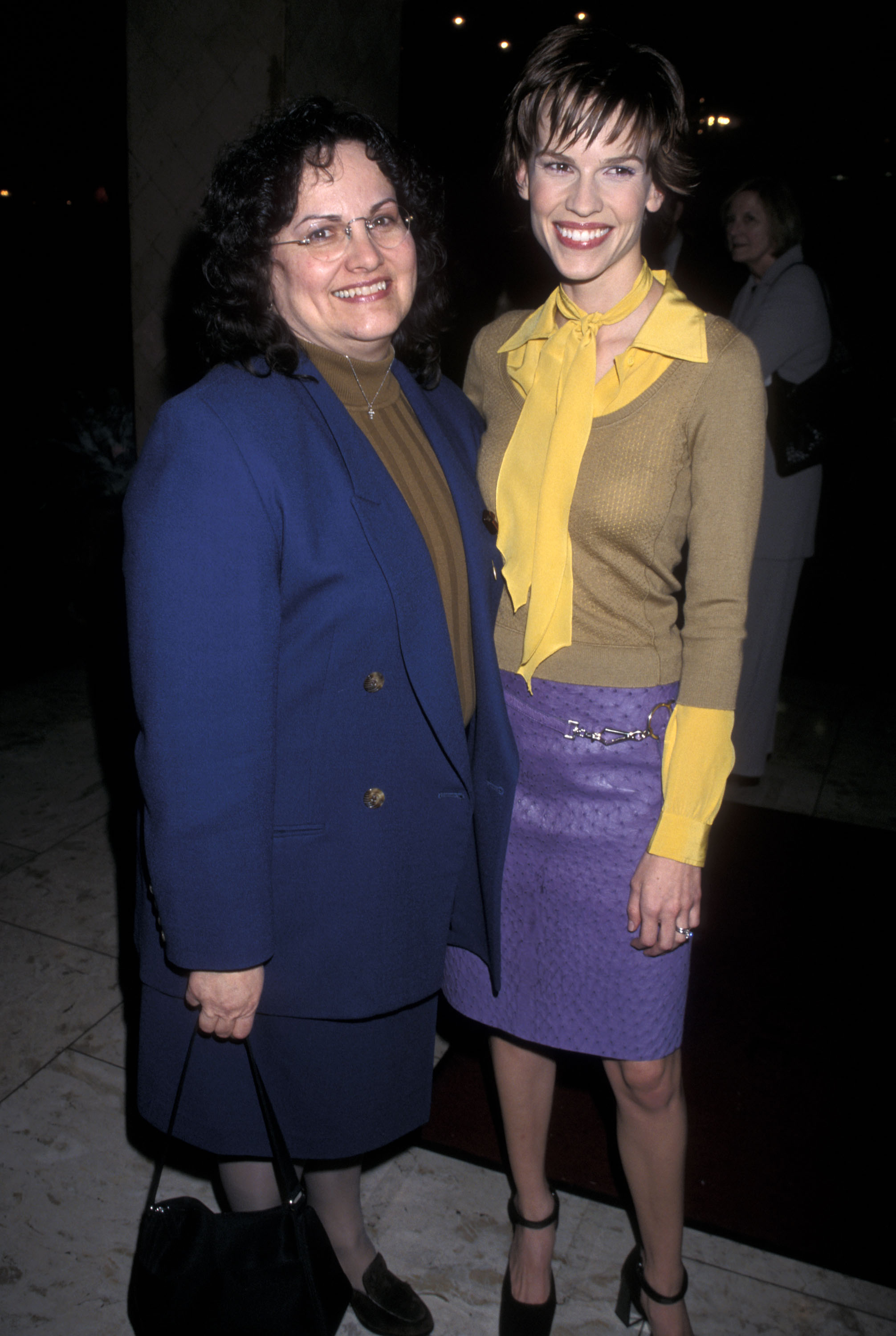 La actriz y su madre Judy durante la 25ª edición de los Premios de la Asociación de Críticos de Cine de Los Ángeles en el Hotel Wyndham Bel Age el 19 de enero de 2000 en West Hollywood, California | Fuente: Getty Images