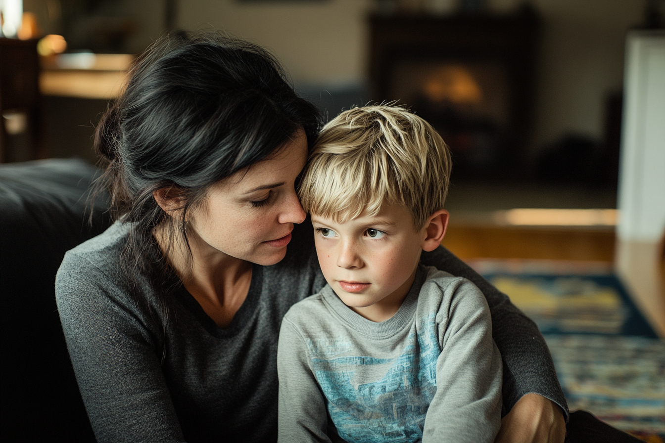 Una mujer abraza a su hijo | Fuente: Midjourney