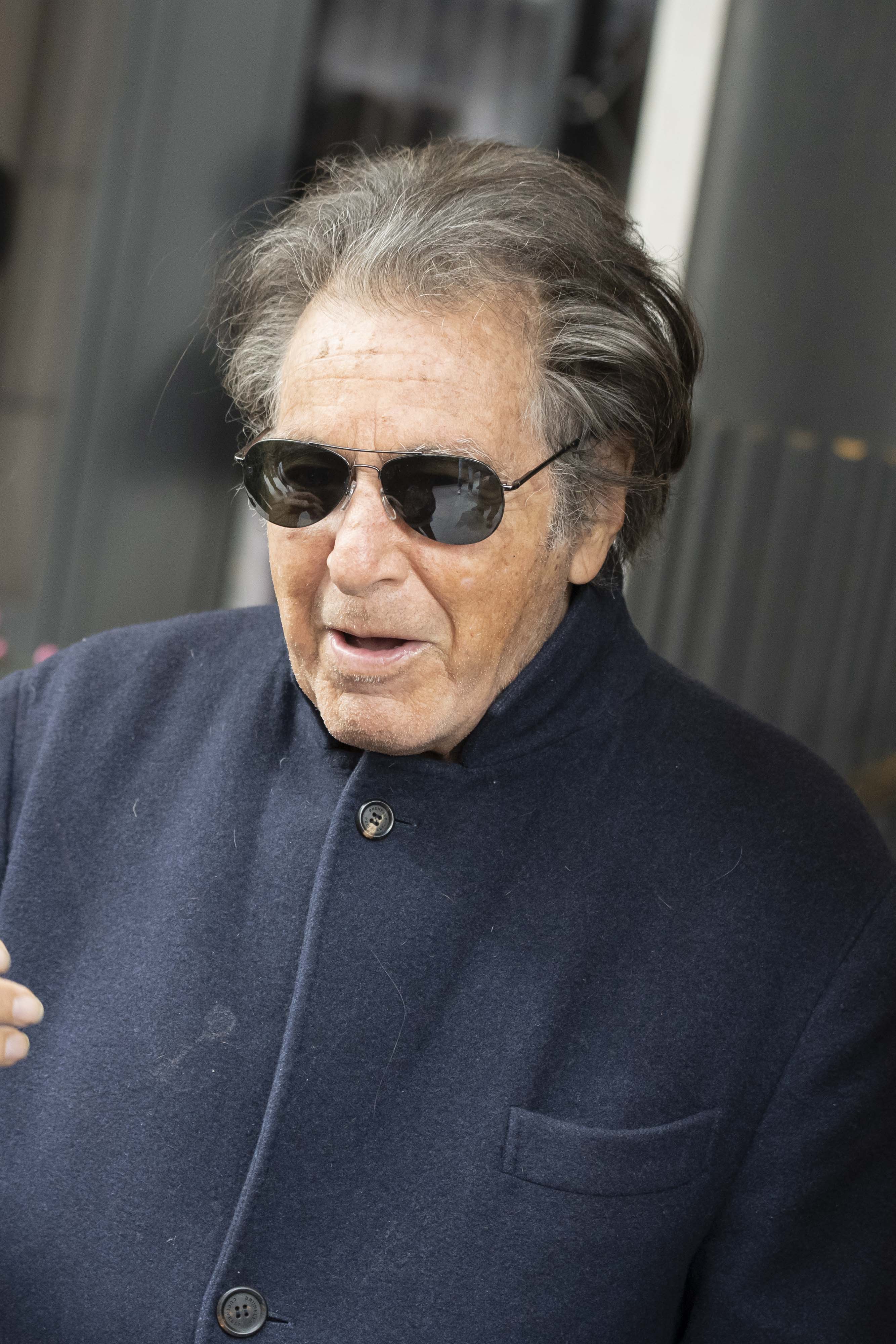 Al Pacino visto en su hotel mientras filmaba "House of Gucci", dirigida por Ridley Scott. | Foto: Getty Images