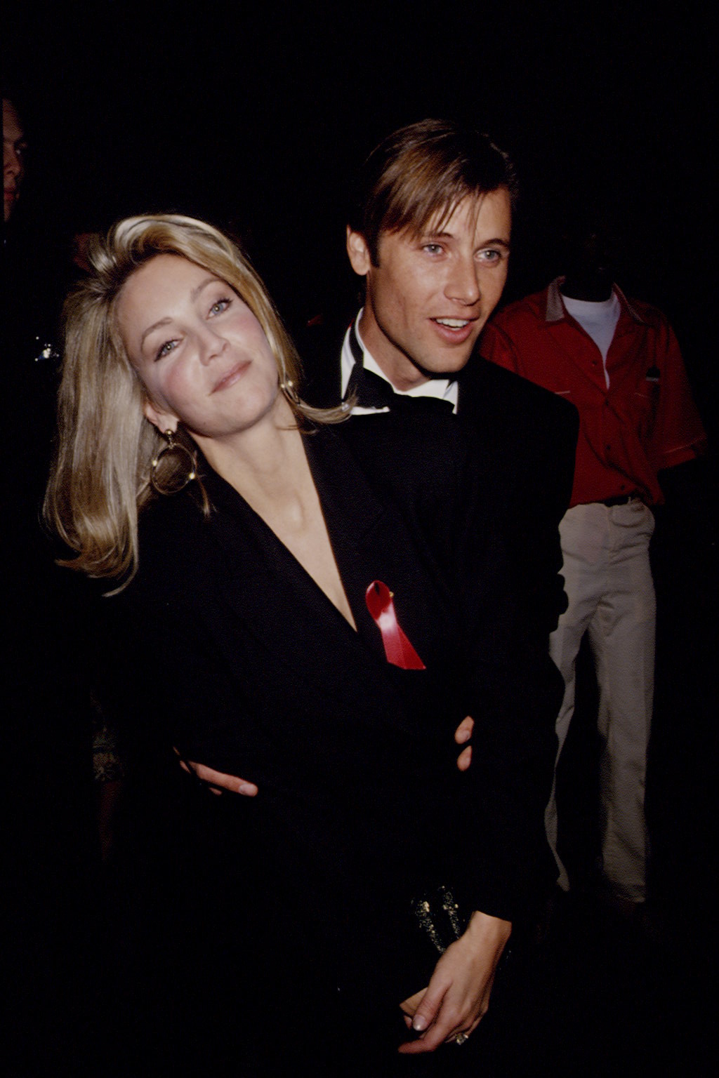 El actor con Heather Locklear, hacia 1993 | Fuente: Getty Images