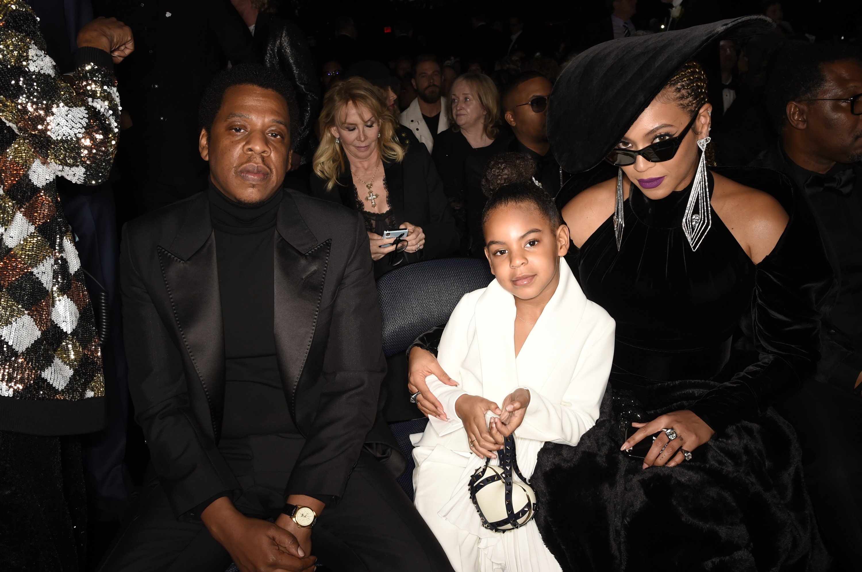 Jay Z, Blue Ivy Carter y Beyonce en los Premios Grammy de 2018, en Nueva York. | Foto: Getty Images