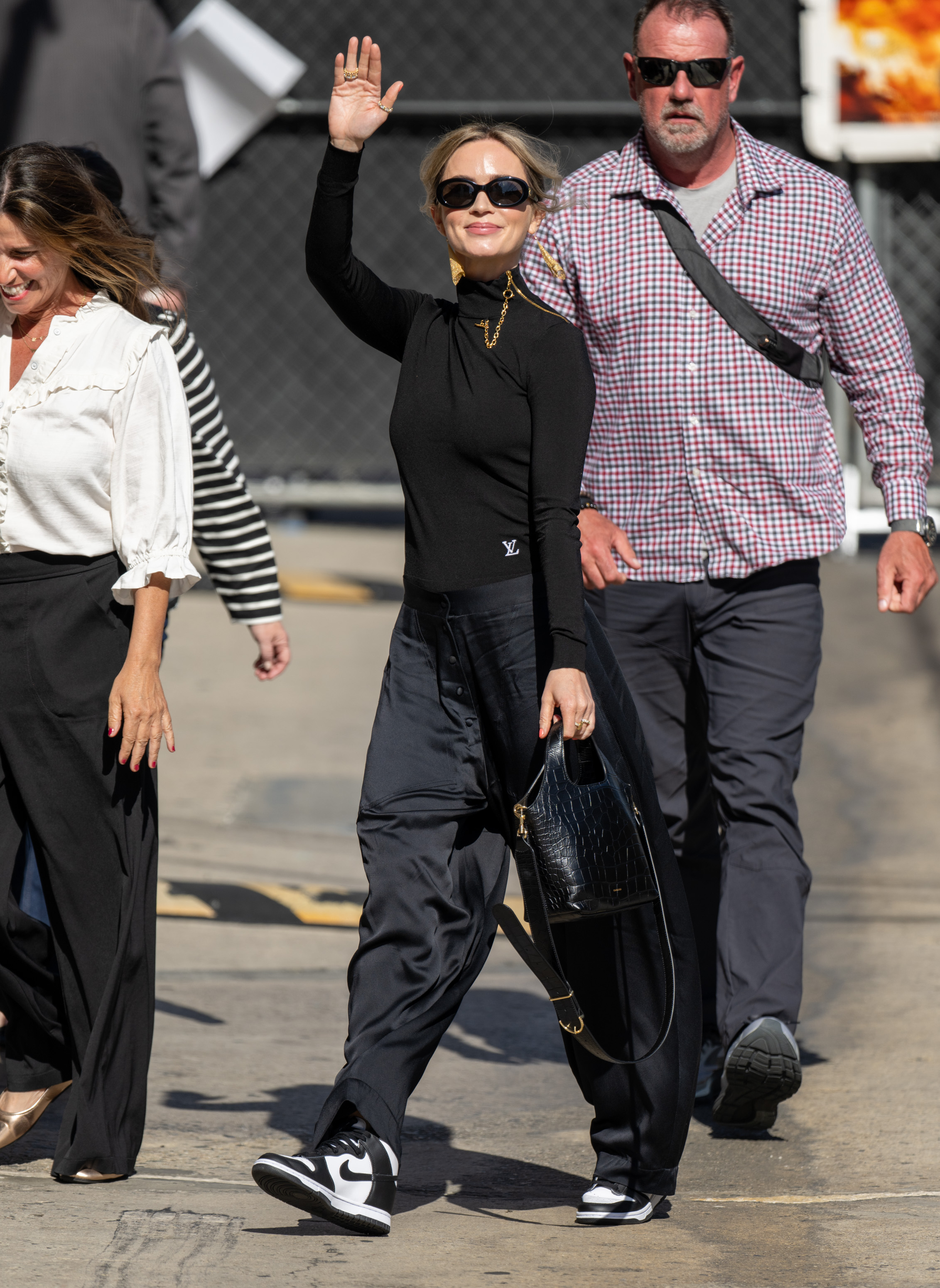 Emily Blunt vista de paseo en Los Ángeles, California, el 29 de abril de 2024 | Fuente: Getty Images