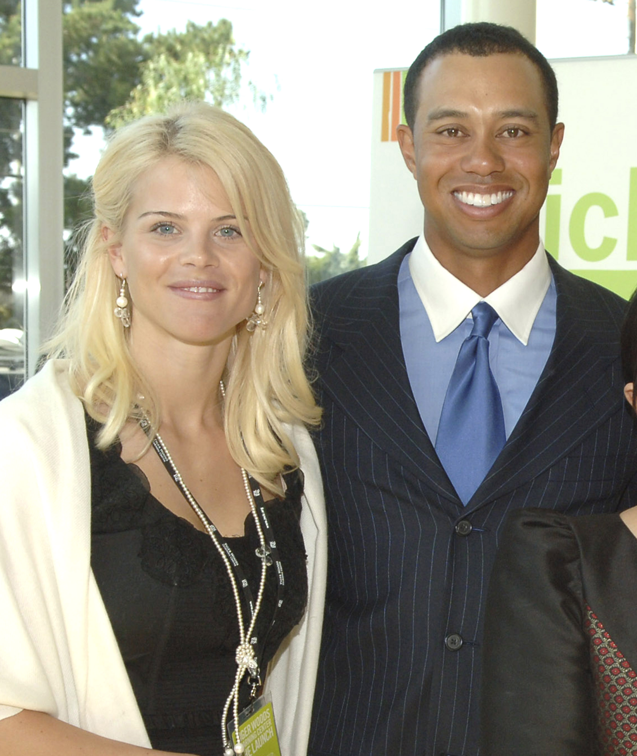 Elin Nordegren y Tiger Woods en la Ceremonia de Dedicación del Centro de Aprendizaje de Tiger Woods el 10 de febrero de 2006 | Fuente: Getty Images
