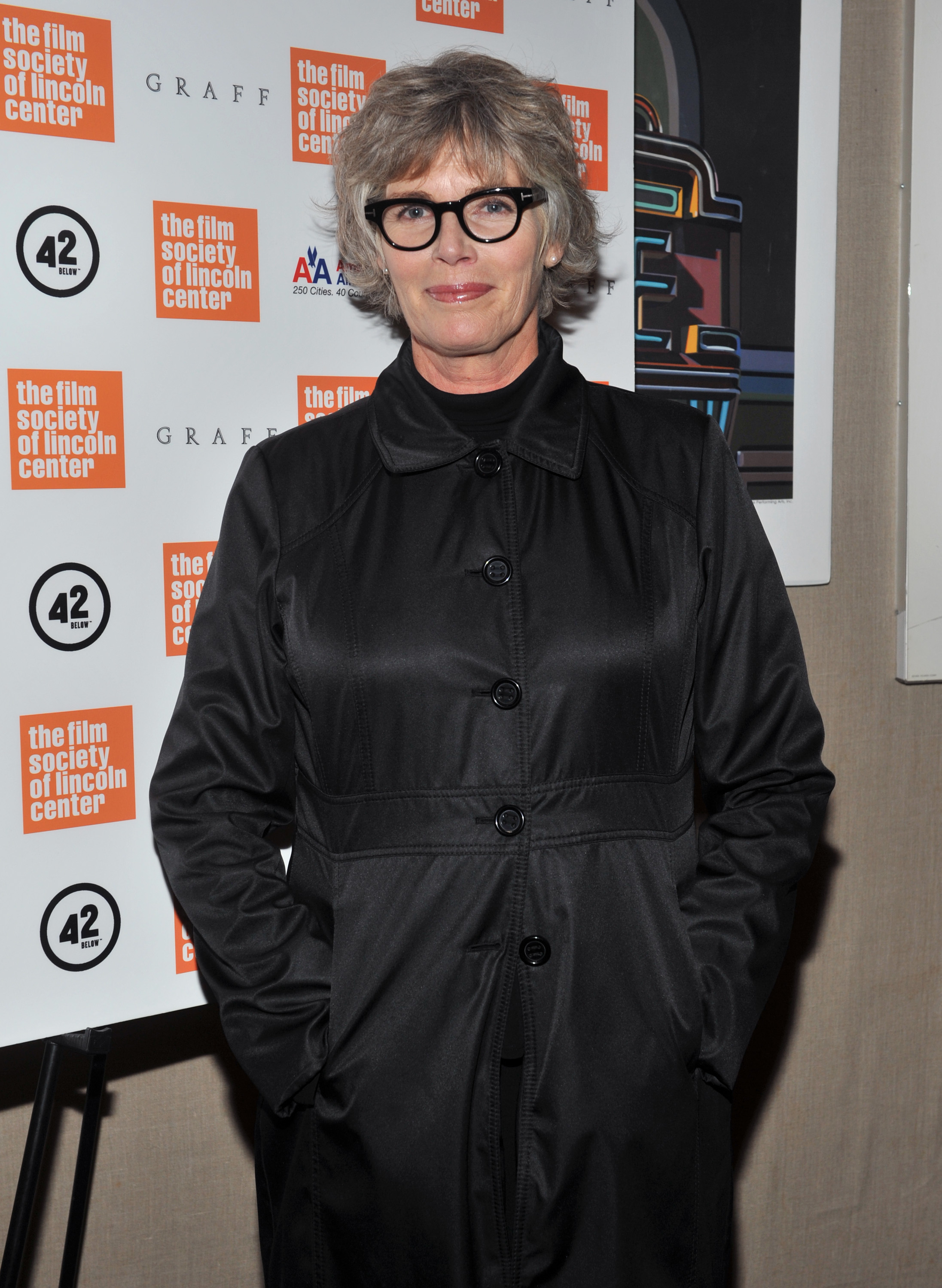 Kelly McGillis asiste al estreno de "Stake Land", 2010 | Fuente: Getty Images