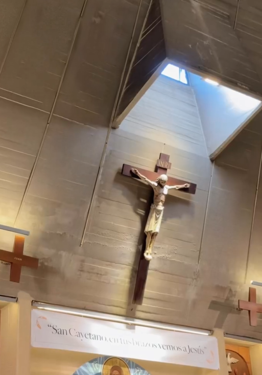 Parte de la iglesia donde donde Valentín, el hijo de Lourdes Sánchez y "El Chato" Prada, tomó su Primera Comunión | Fuente:Instagram/elchatoprada