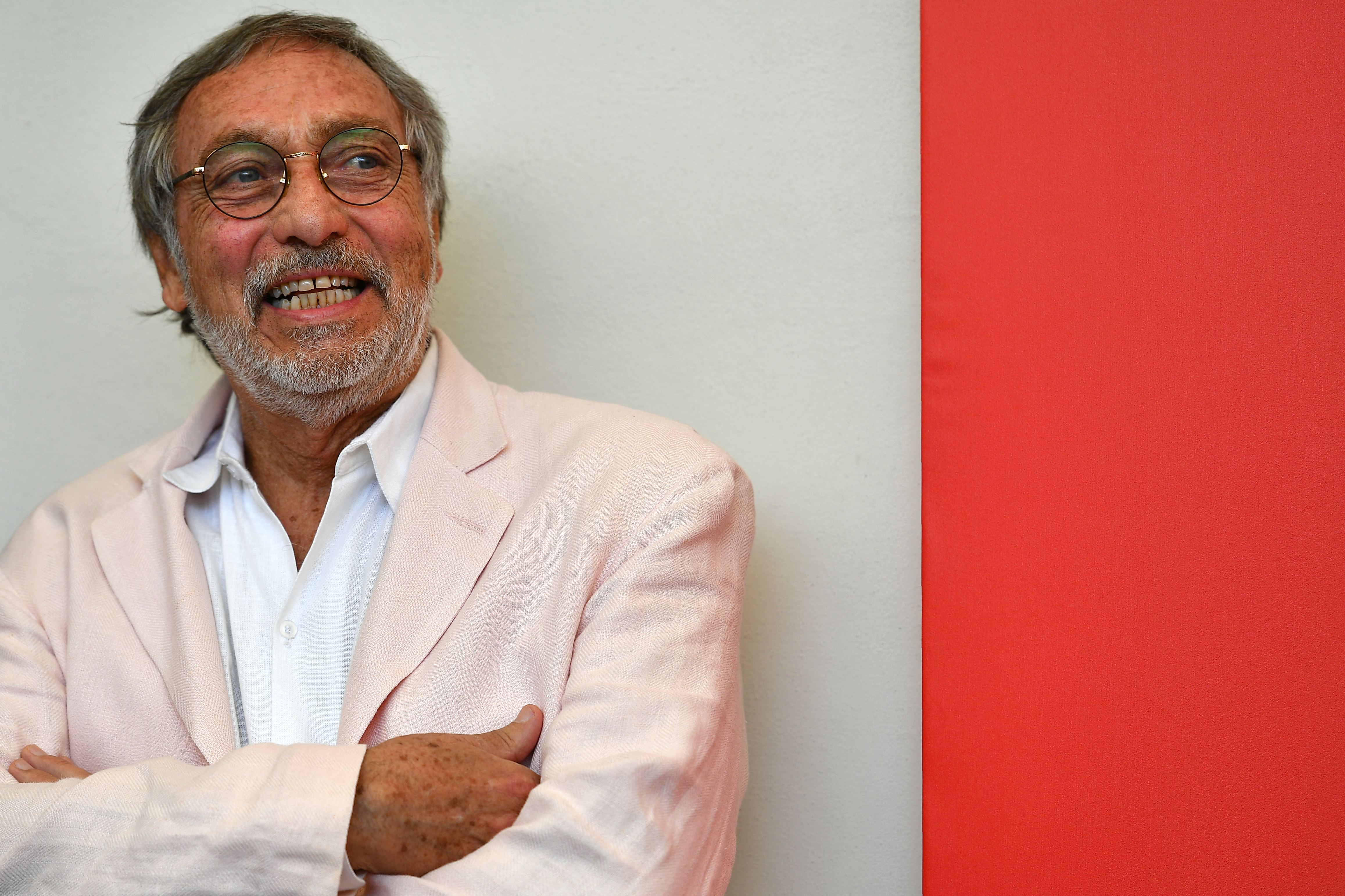 El actor Luis Brandoni asiste a una sesión fotográfica para la película "Mi Obra Maestra", presentada fuera de competición el 30 de agosto de 2018 durante el 75º Festival de Cine de Venecia en el Lido de Venecia. | Fuente: Getty Images.