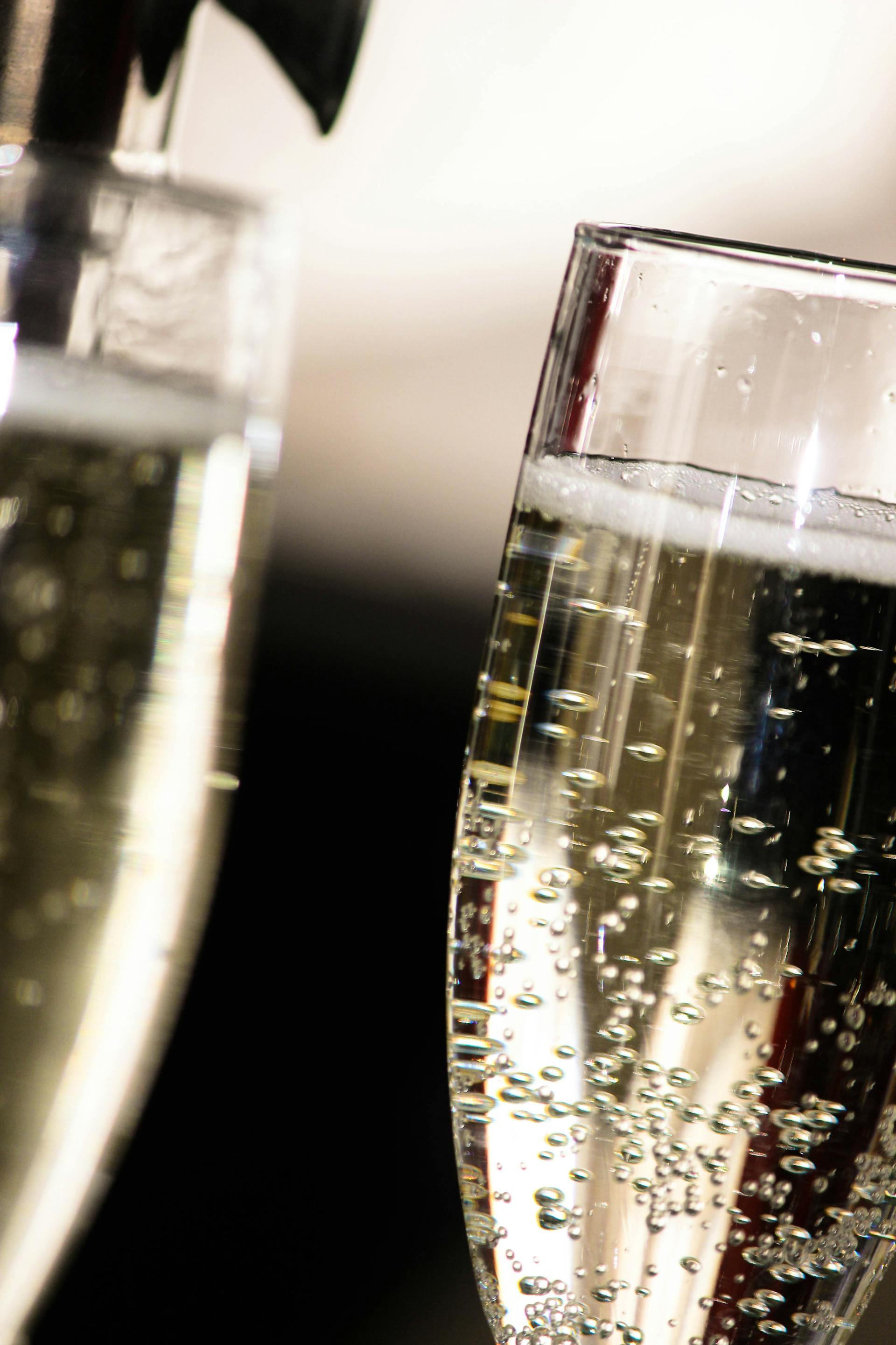 Dos copas de champán | Foto: Pexels