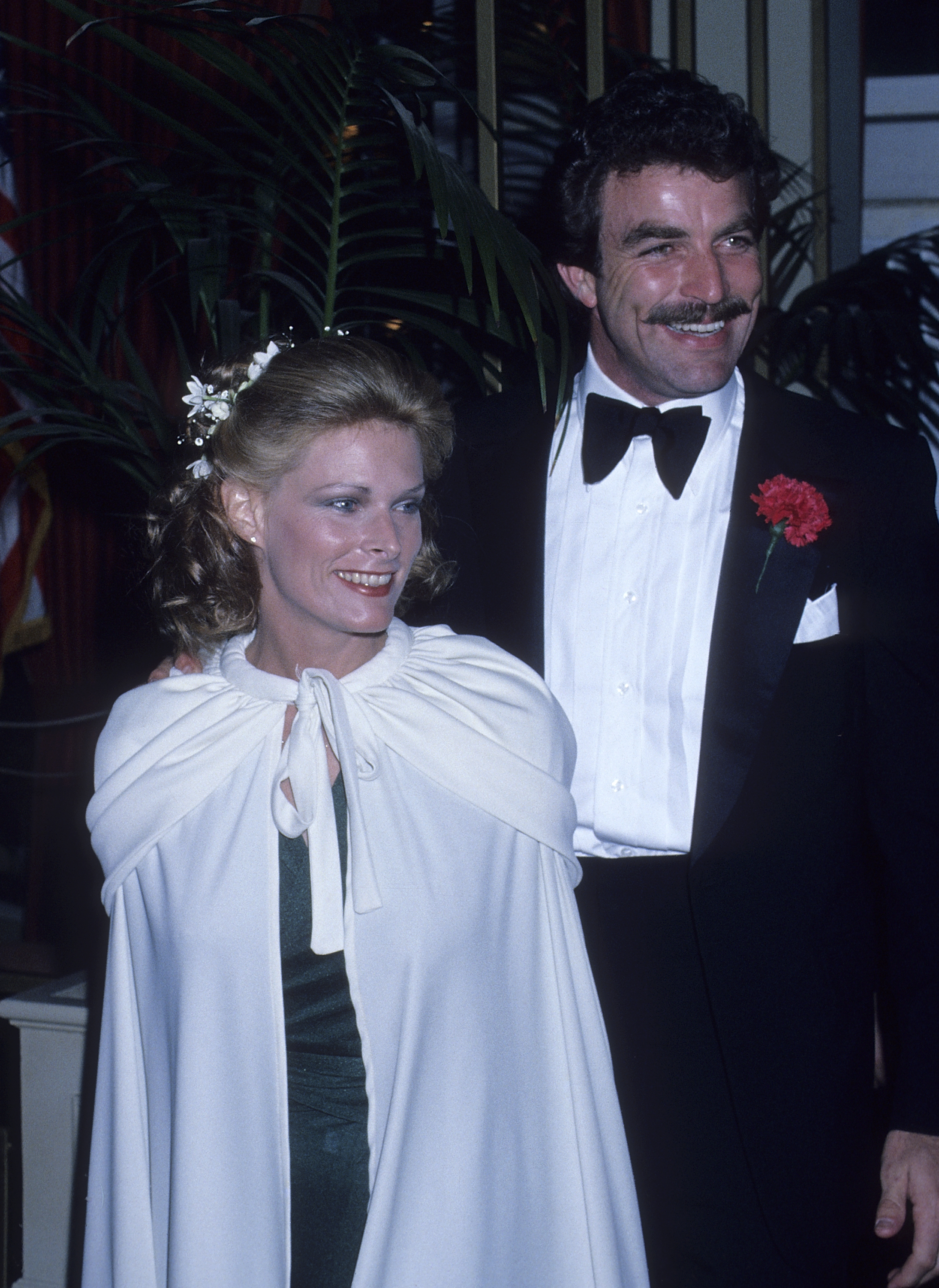 Jacqueline Ray y Tom Selleck asisten a la 35ª edición de los Premios Globo de Oro el 28 de enero de 1978, en Beverly Hills, California. | Fuente: Getty Images