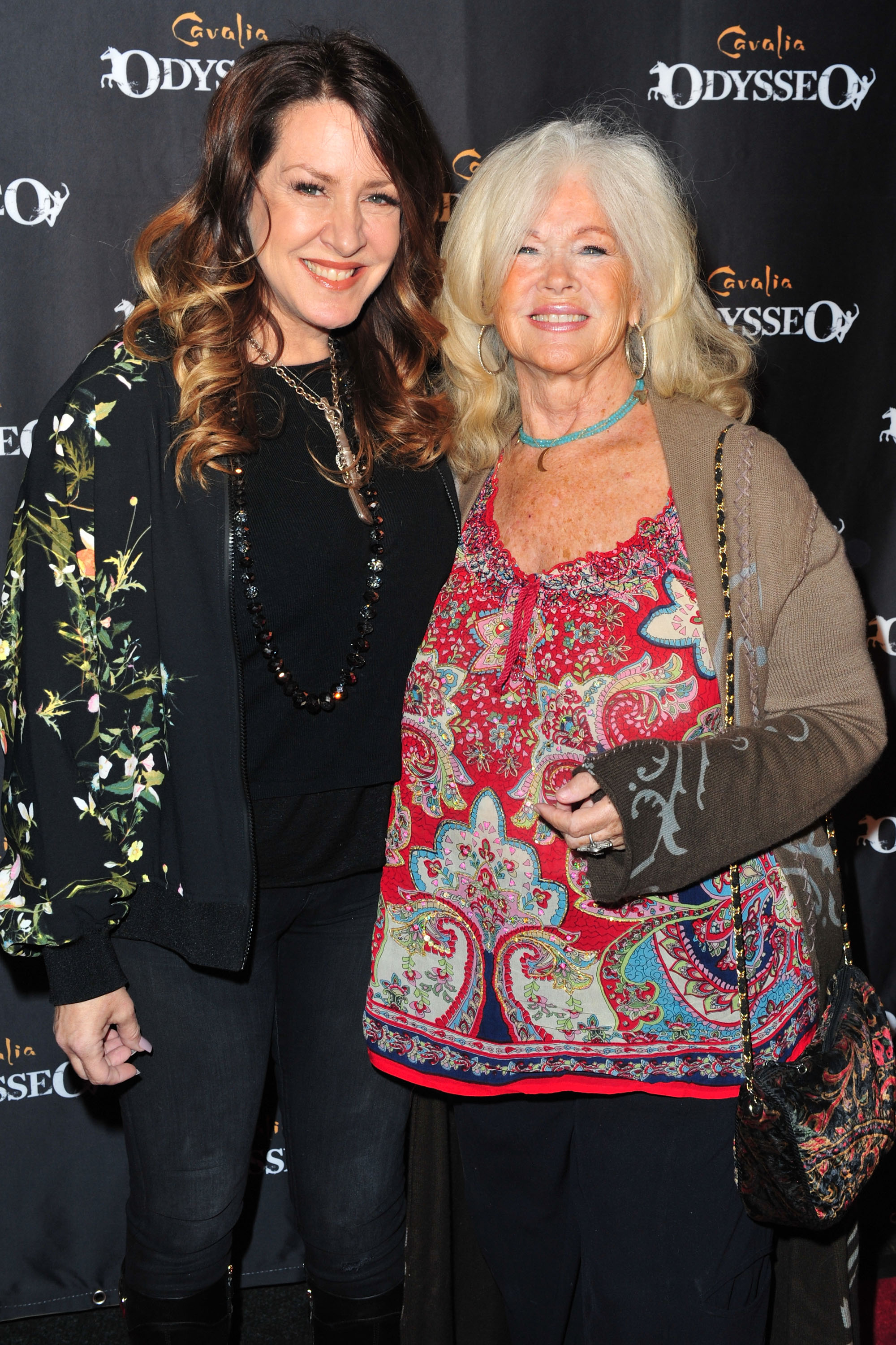 La actriz Joely Fisher y su madre Connie Stevens llegan al evento de estreno de "Odysseo By Cavalia" el 19 de noviembre de 2016 en Irvine, California | Foto: Getty Images