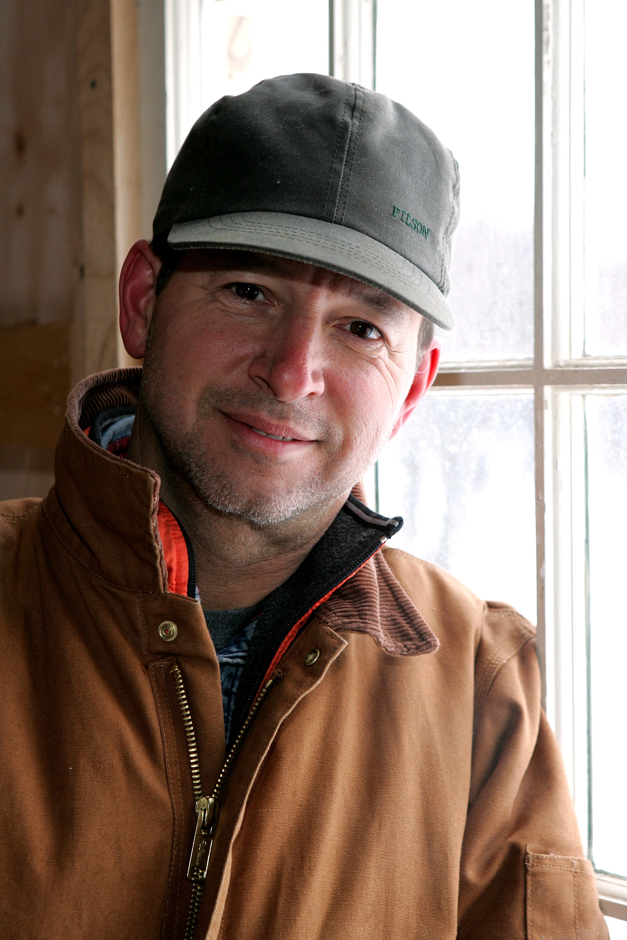 Ron Galotti en su casa en su granja de 100 arcre el 19 de enero de 2005, en North Pomfret, Vermont | Fuente: Getty Images