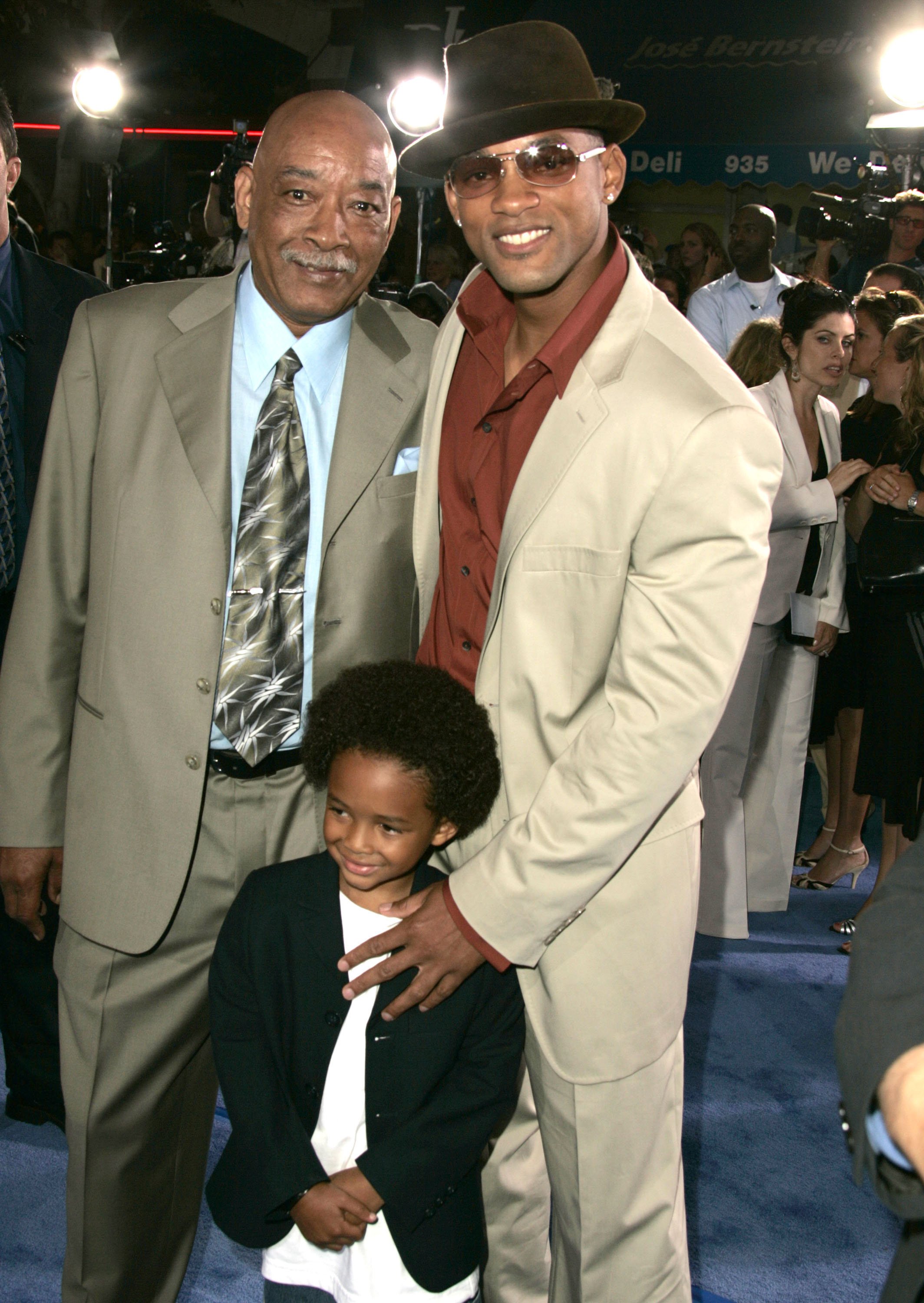 Will Smith, su padre y su hijo Jaden en Hollywood en 2004. | Foto: Getty Images