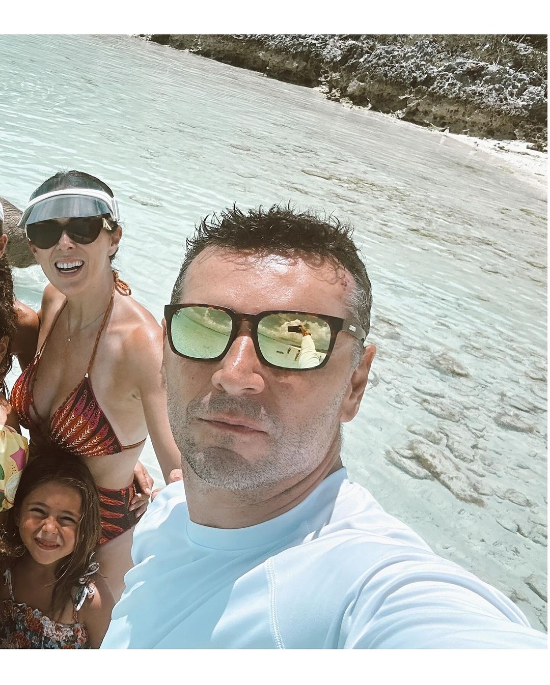 Jacky Bracamontes y Martín Fuentes de vacaciones junto a sus hijas | Fuente: Instagram/jackybrv