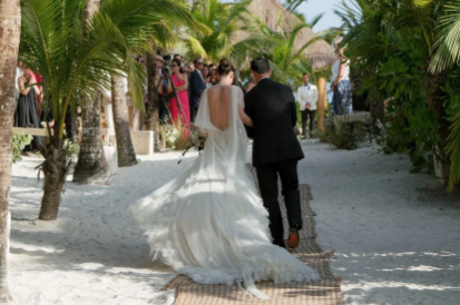 La pareja el día de su boda, el 18 de marzo de 2025 | Fuente: Getty Images