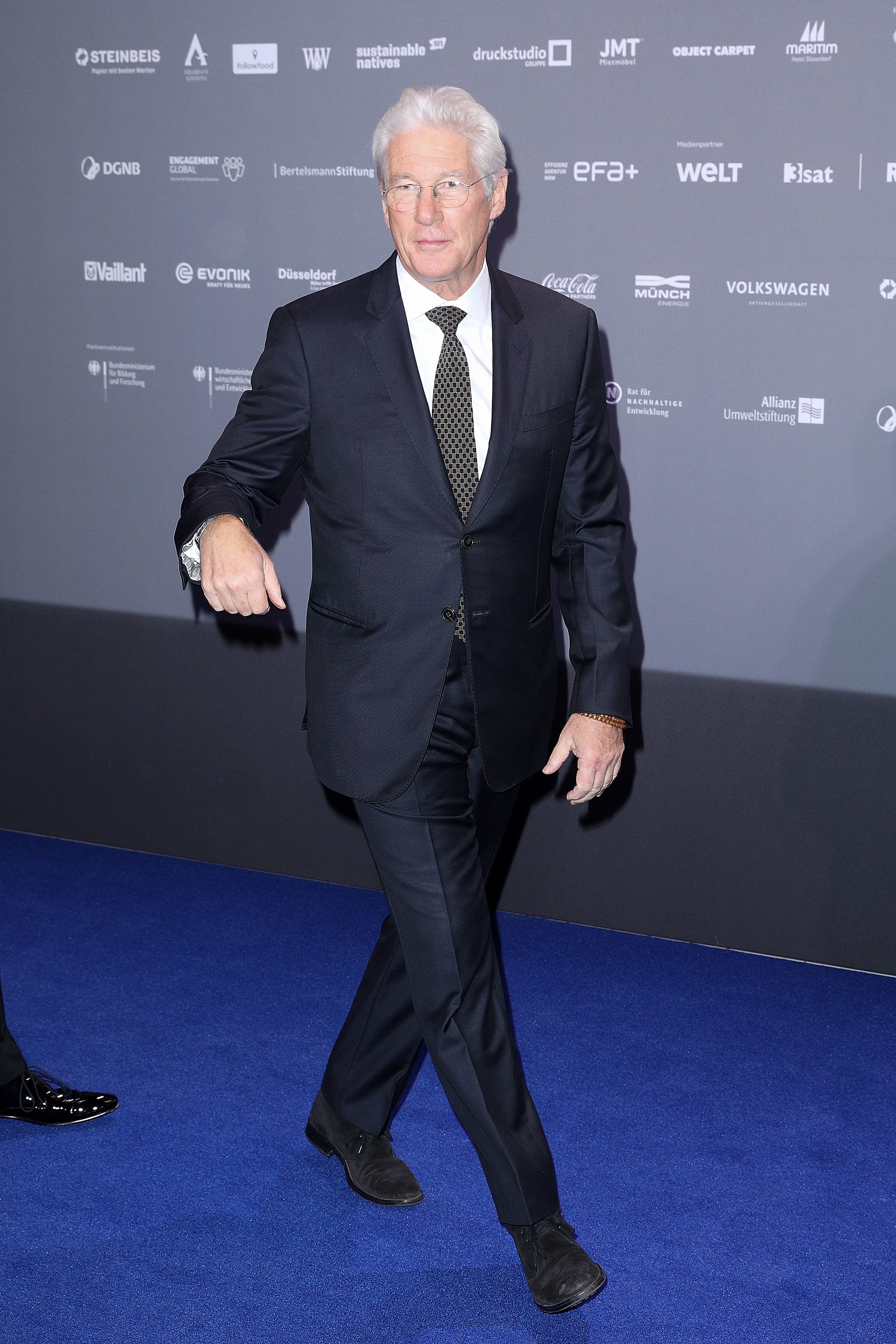 Richard Gere asiste al Premio Alemán a la Sostenibilidad en el Hotel Maritim de Düsseldorf, Alemania, el 7 de diciembre de 2018. | Foto: Getty Images