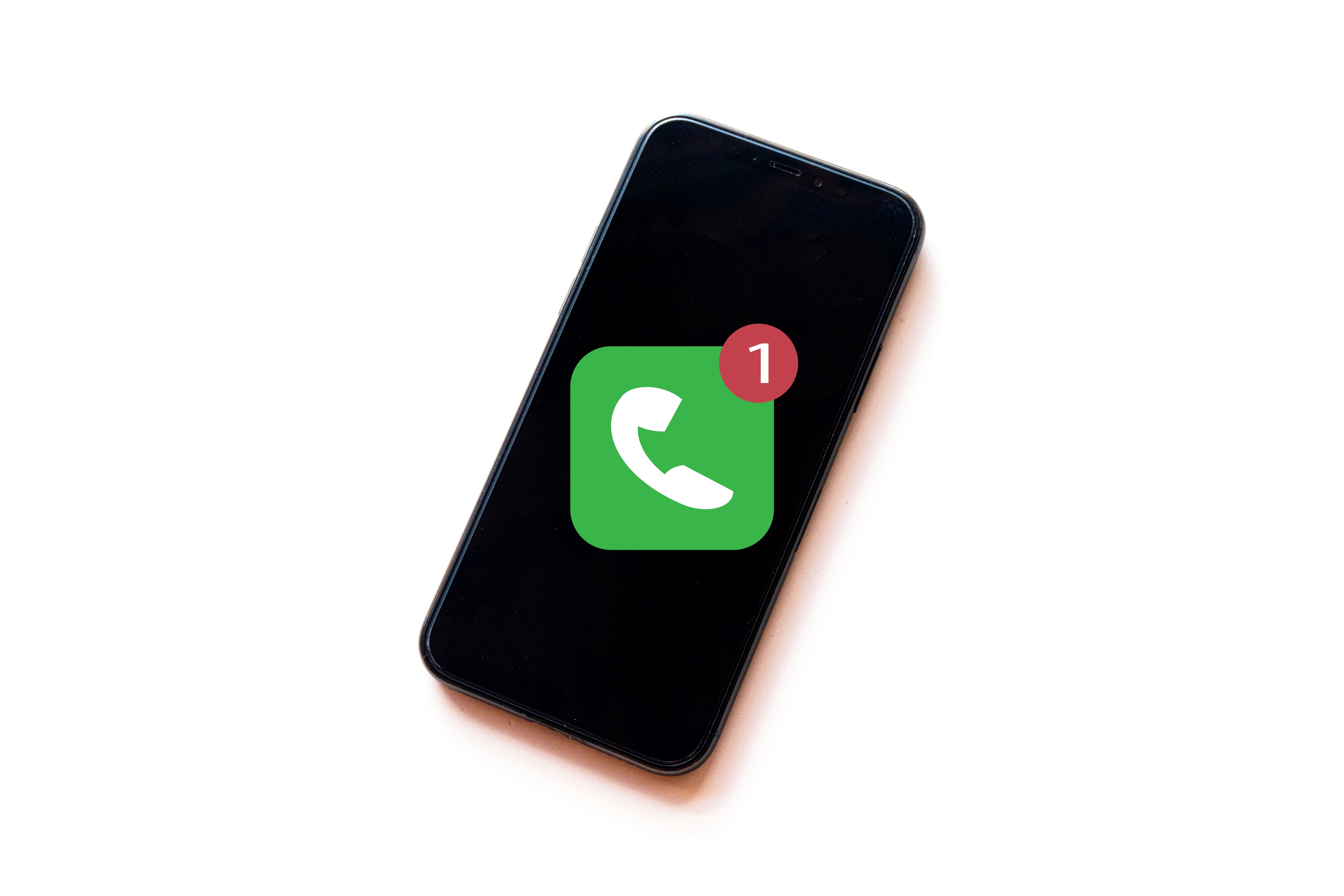 Teléfono inteligente mostrando una llamada perdida | Foto: Shutterstock