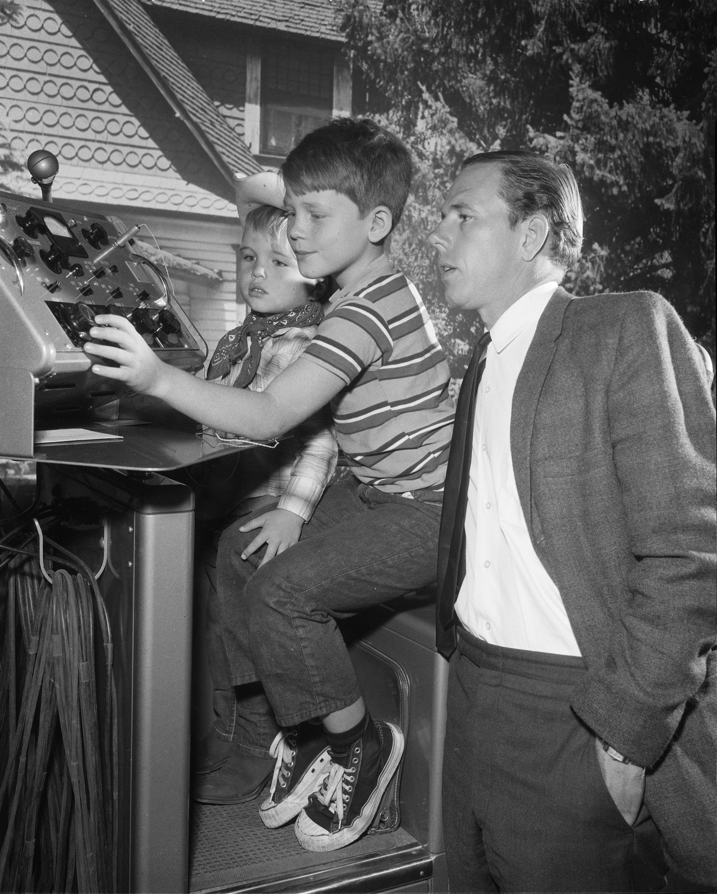 Ron, Clint y Rance Howard en el set de "The Andy Griffin Show" en 1963. | Foto: Getty Images