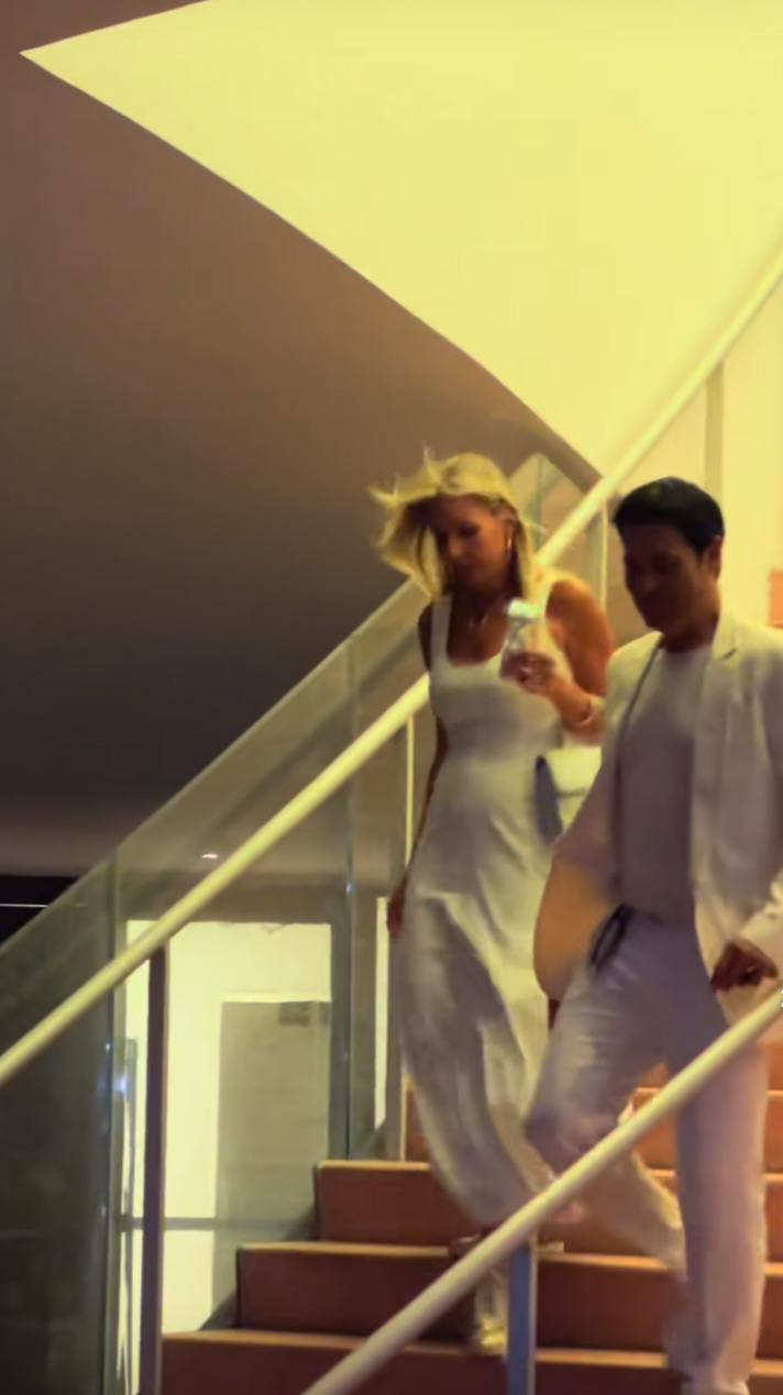 Chayanne sale junto a su esposa de la fiesta de revelación de género del bebé de Lele Pons. | Foto: TikTok.com/@pipozarek