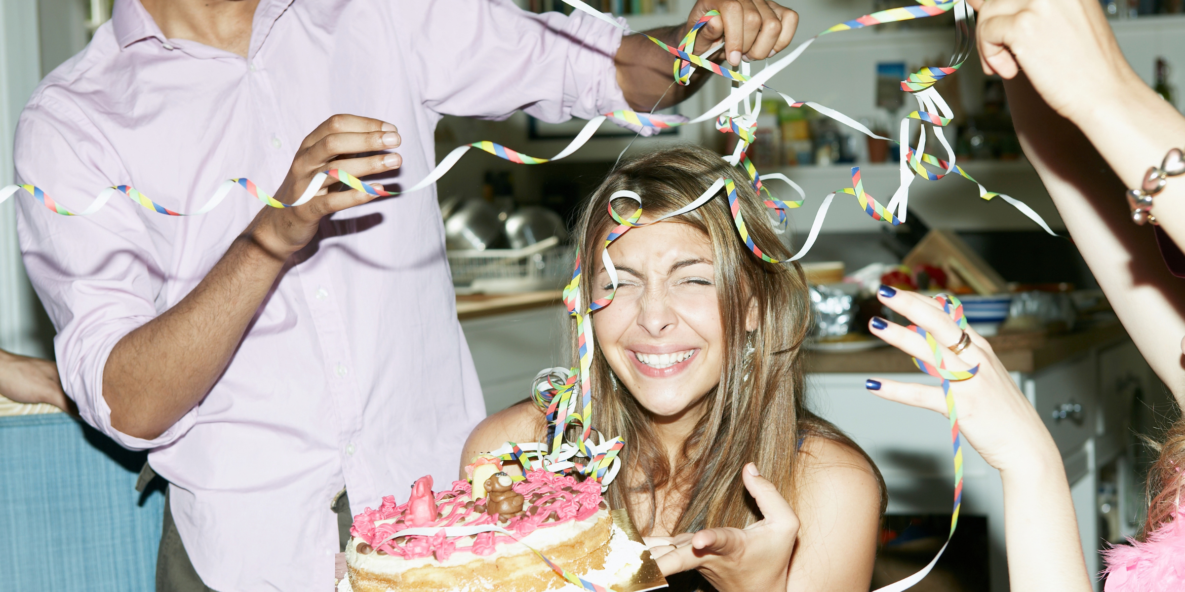 Gente celebrando un cumpleaños | Fuente: Getty Images