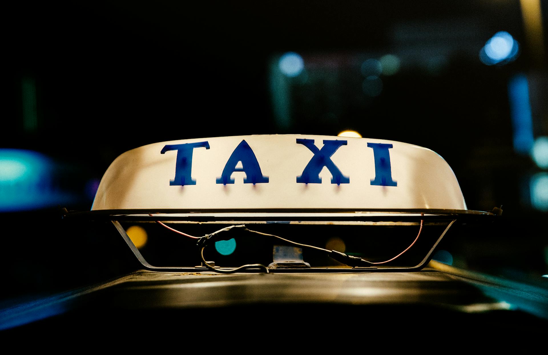 Una señal de taxi | Fuente: Pexels