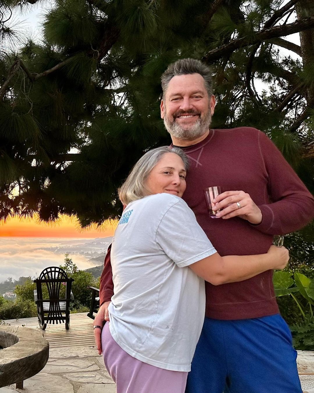 Ricki Lake y Ross Burningham comparten su viaje para perder peso en un post de Instagram fechado el 24 de febrero de 2024. | Fuente: Instagram/rickilake/