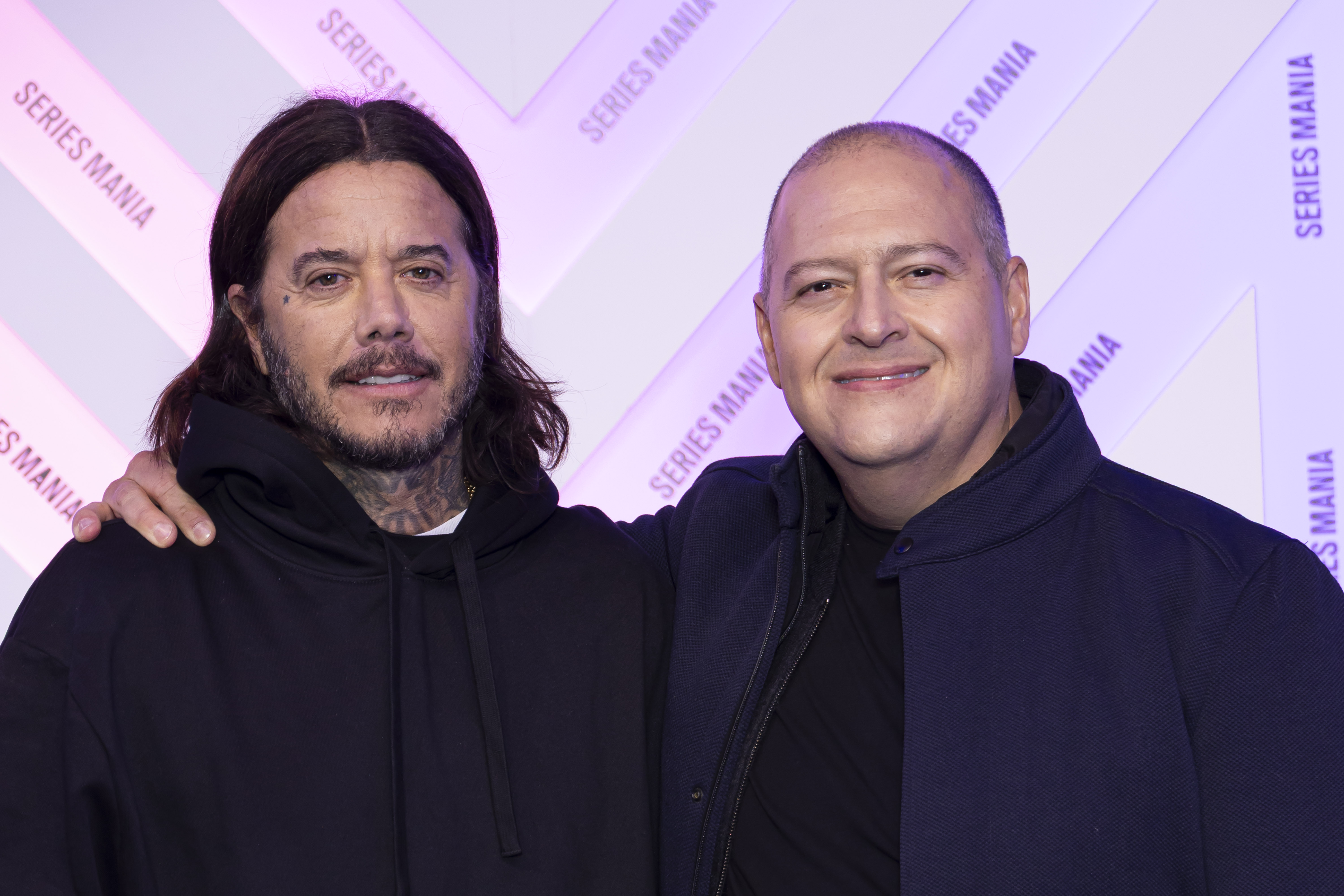 Sebastián Ortega y Sebastián Marroquín asisten al estreno de "Dear Killer Nannies" durante el quinto día del Festival Series Mania el 24 de marzo de 2026 en Lille, Francia. | Fuente: Getty Images