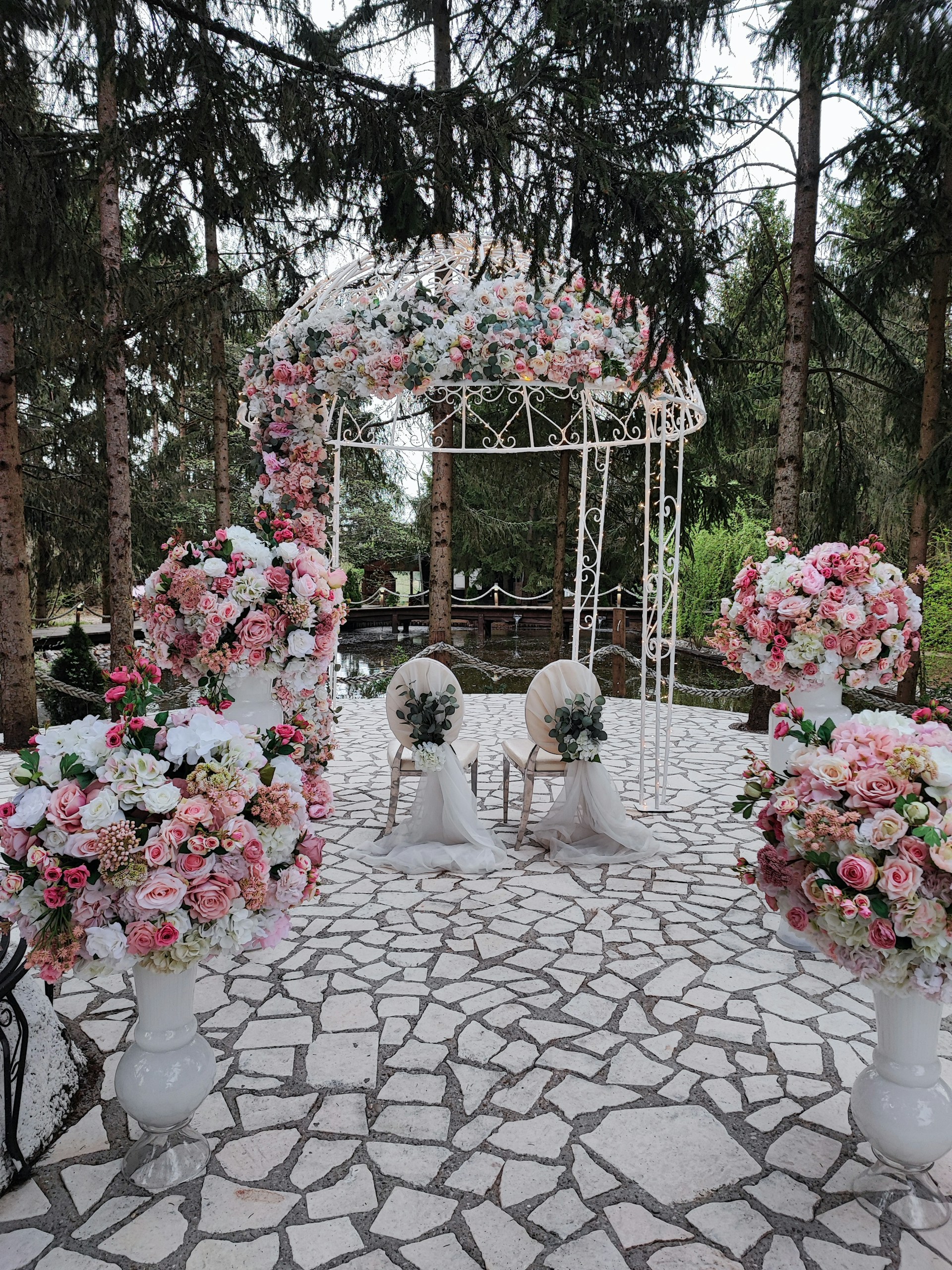 Una preciosa boda al aire libre | Fuente: Unsplash