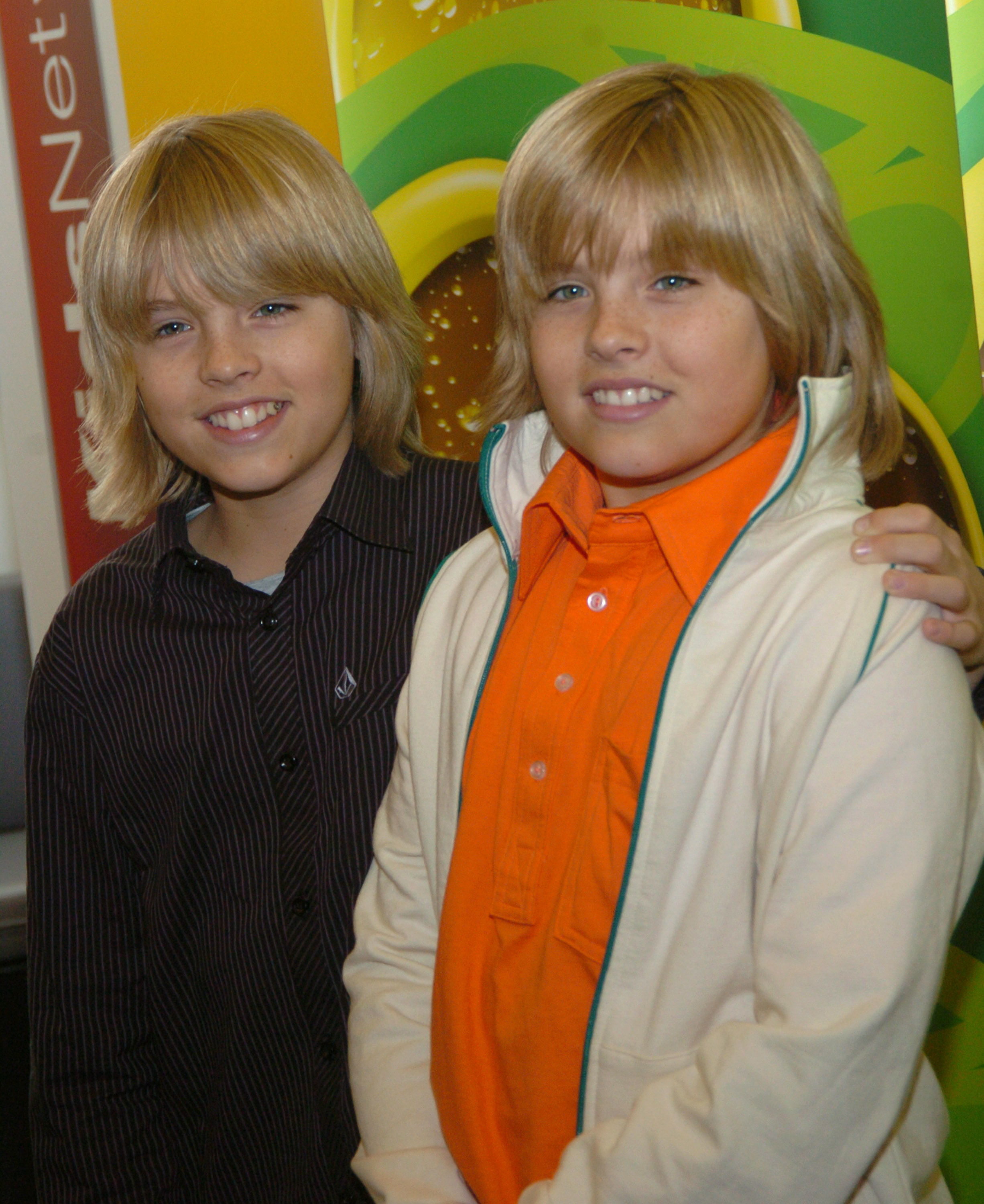 Cole y Dylan en el evento "Stars of the Disney Channel Meet the Press" el 9 de febrero de 2006, en Nueva York. | Fuente: Getty Images