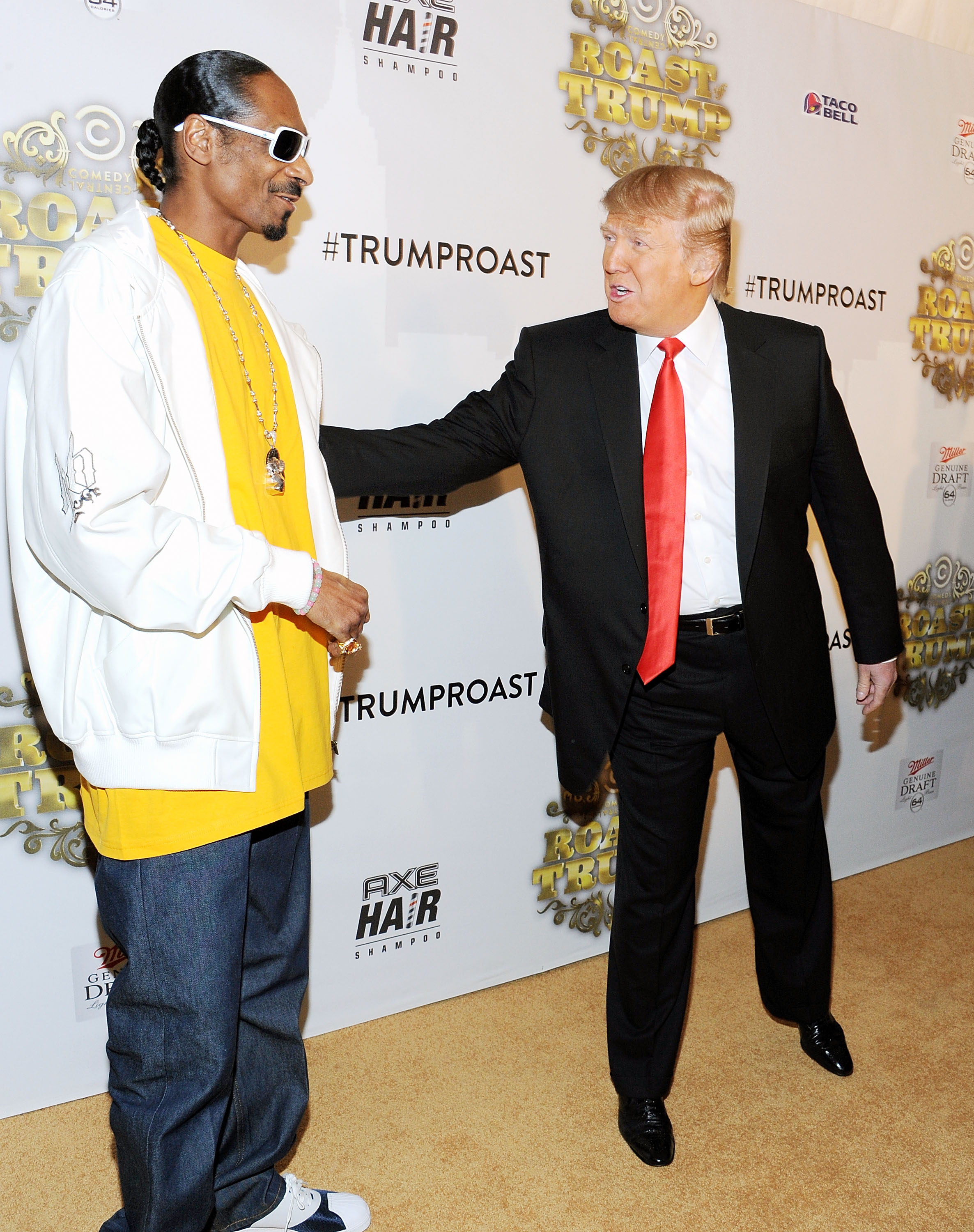 Snoop Dogg y Donald Trump asisten al Comedy Central Roast of Donald Trump en el Hammerstein Ballroom el 9 de marzo de 2011 | Fuente: Getty Images