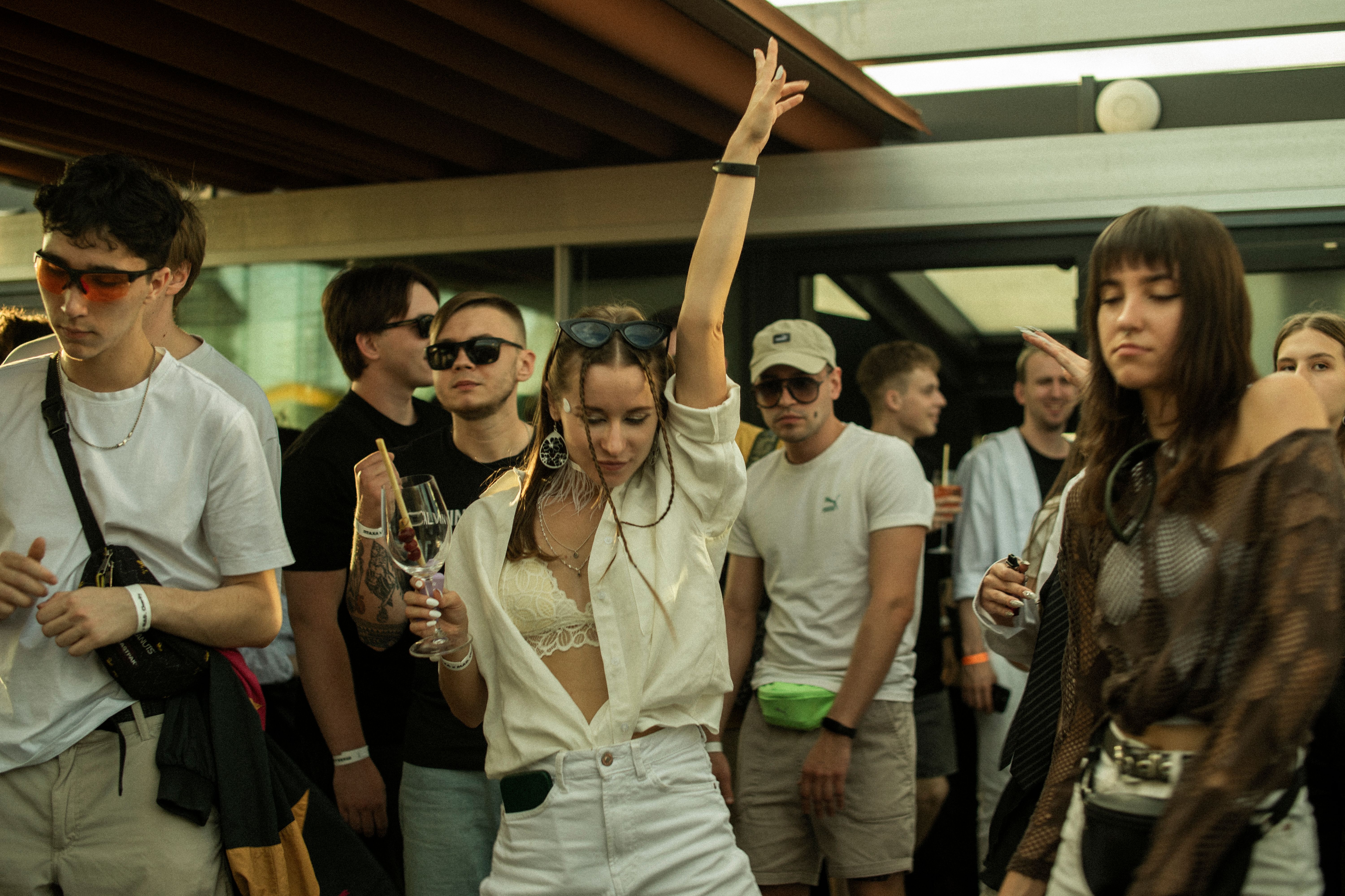 Una donna a una festa | Fonte: Pexels