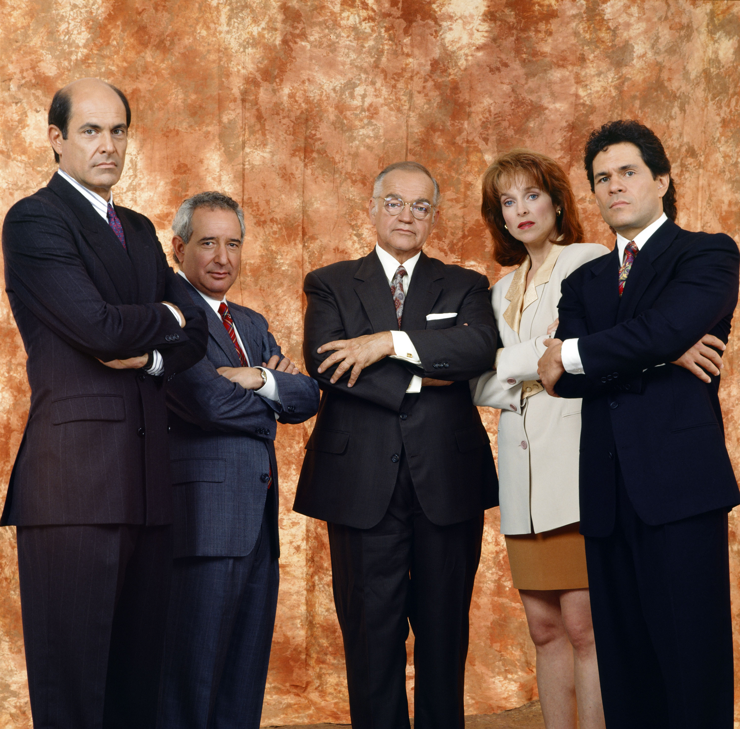 Alan Rachins como Douglas Brackman, Jr.; Michael Tucker como Stuart Markowitz; Richard Dysart como Leland McKenzie; Jill Eikenberry como Ann Kelsey; Harry Hamlin como Michael Kuzak en la serie de 1986 "L.A. Law" | Fuente: Getty Images