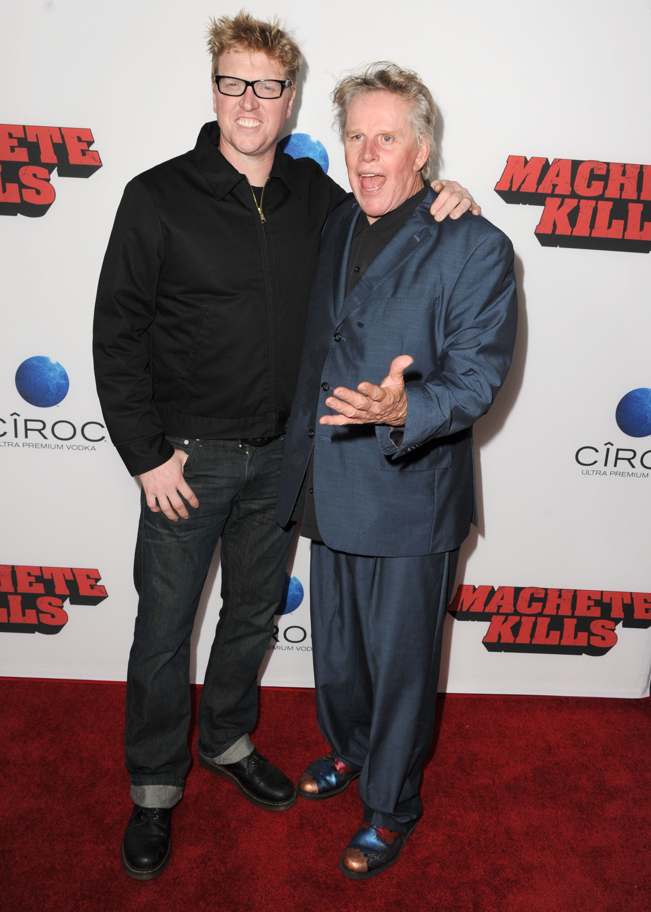 Jake Busey y Gary Busey asisten al estreno de "Machete Kills" el 2 de octubre de 2013, en Los Ángeles | Fuente: Getty Images