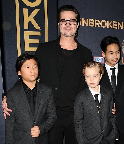 Brad Pitt y sus hijos Pax Thien Jolie-Pitt, Shiloh Nouvel Jolie-Pitt y Maddox Jolie-Pitt en el estreno de "Unbroken". Fuente: Getty Images