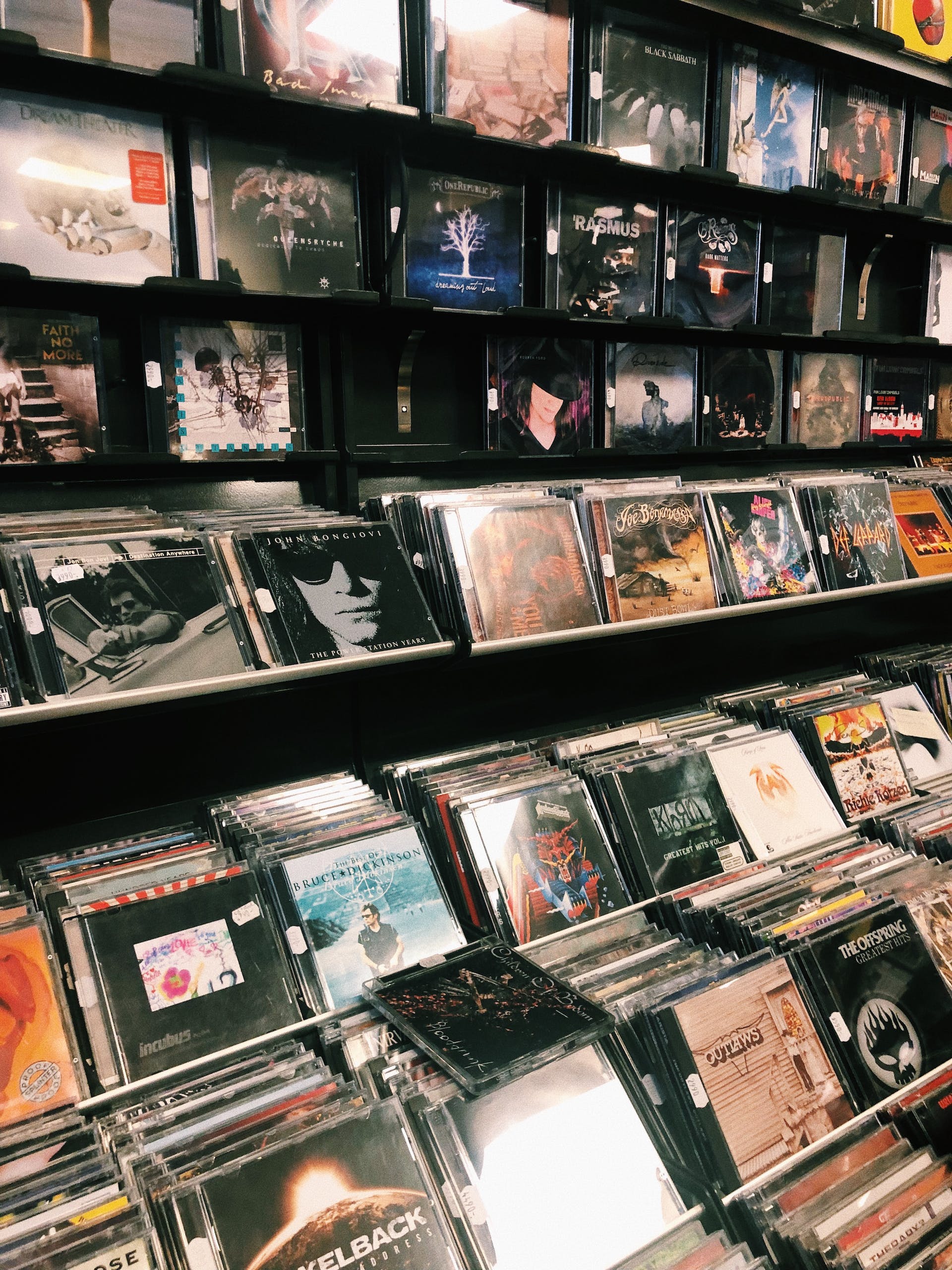 Una tienda de CDs | Fuente: Pexels