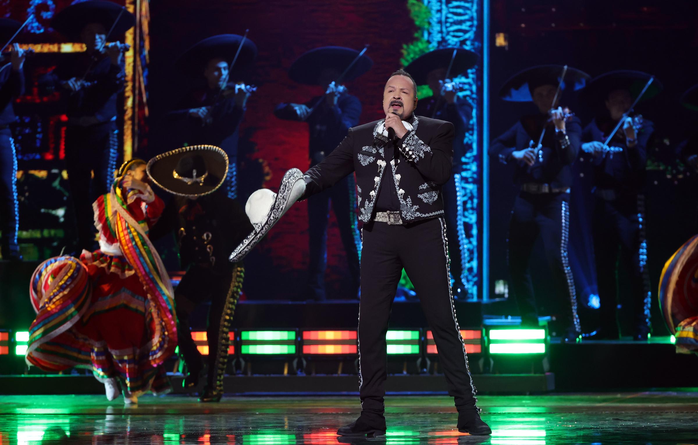 Pepe Aguilar actuando durante la 26ª Entrega Anual de los Grammy Latinos el 13 de noviembre de 2025, en Las Vegas, Nevada | Fuente: Getty Images