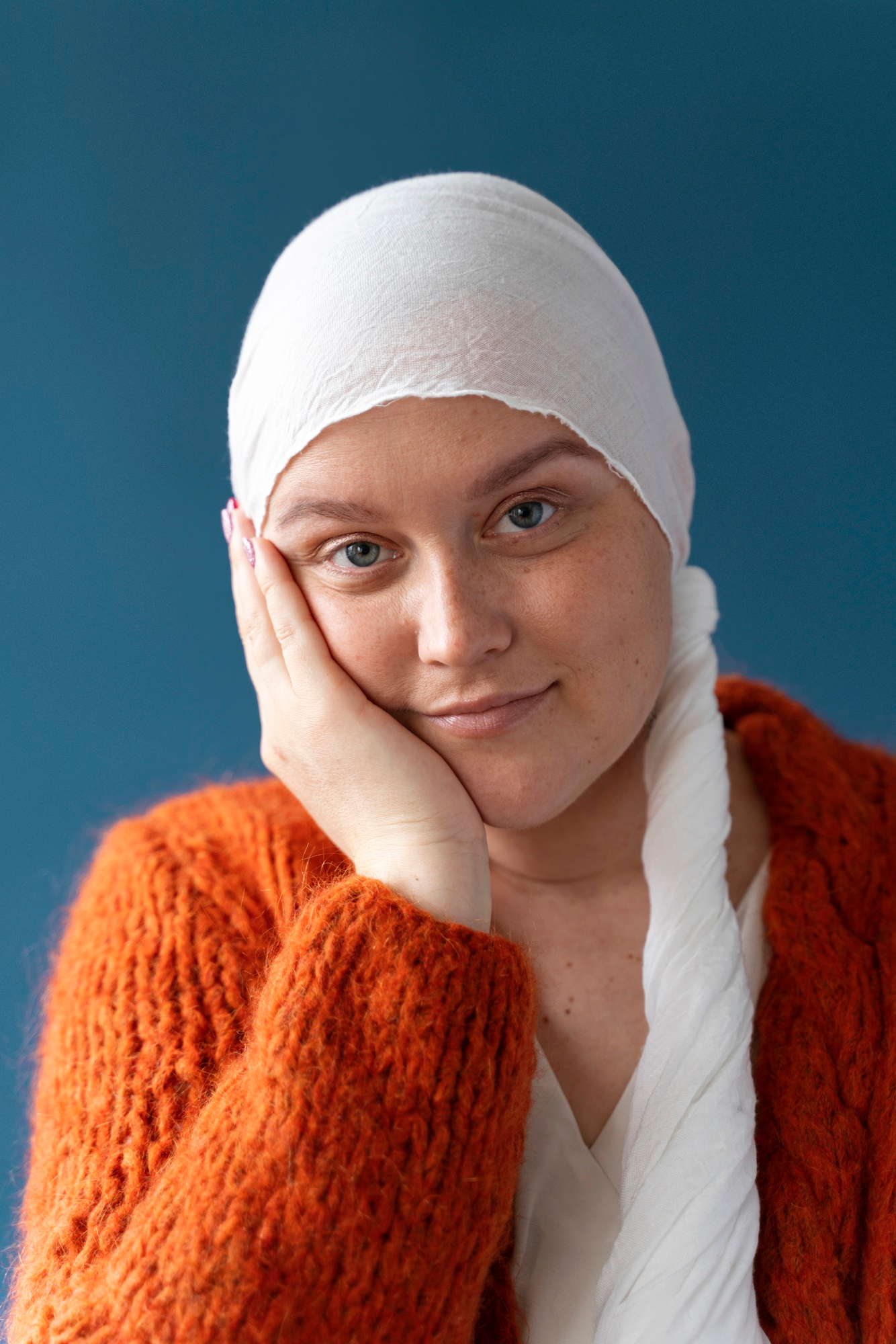 Una mujer sonriendo | Fuente: Freepik