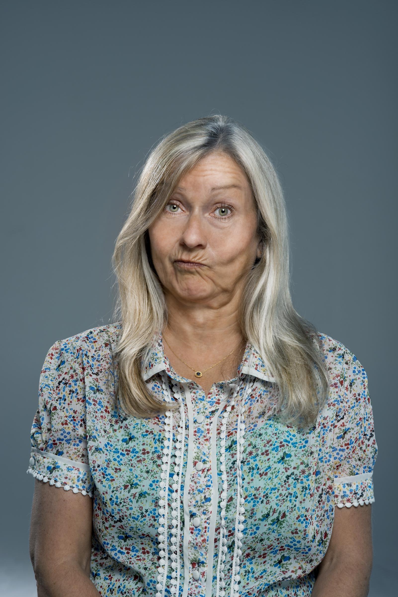 Una mujer intentando recordar algo | Fuente: Getty Images