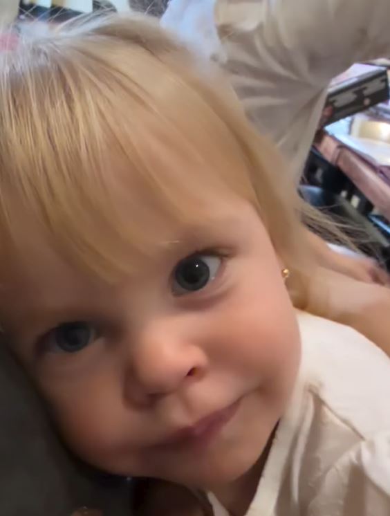Milenka a upa de su papá, Marley | Fuente: Instagram/marely_ok