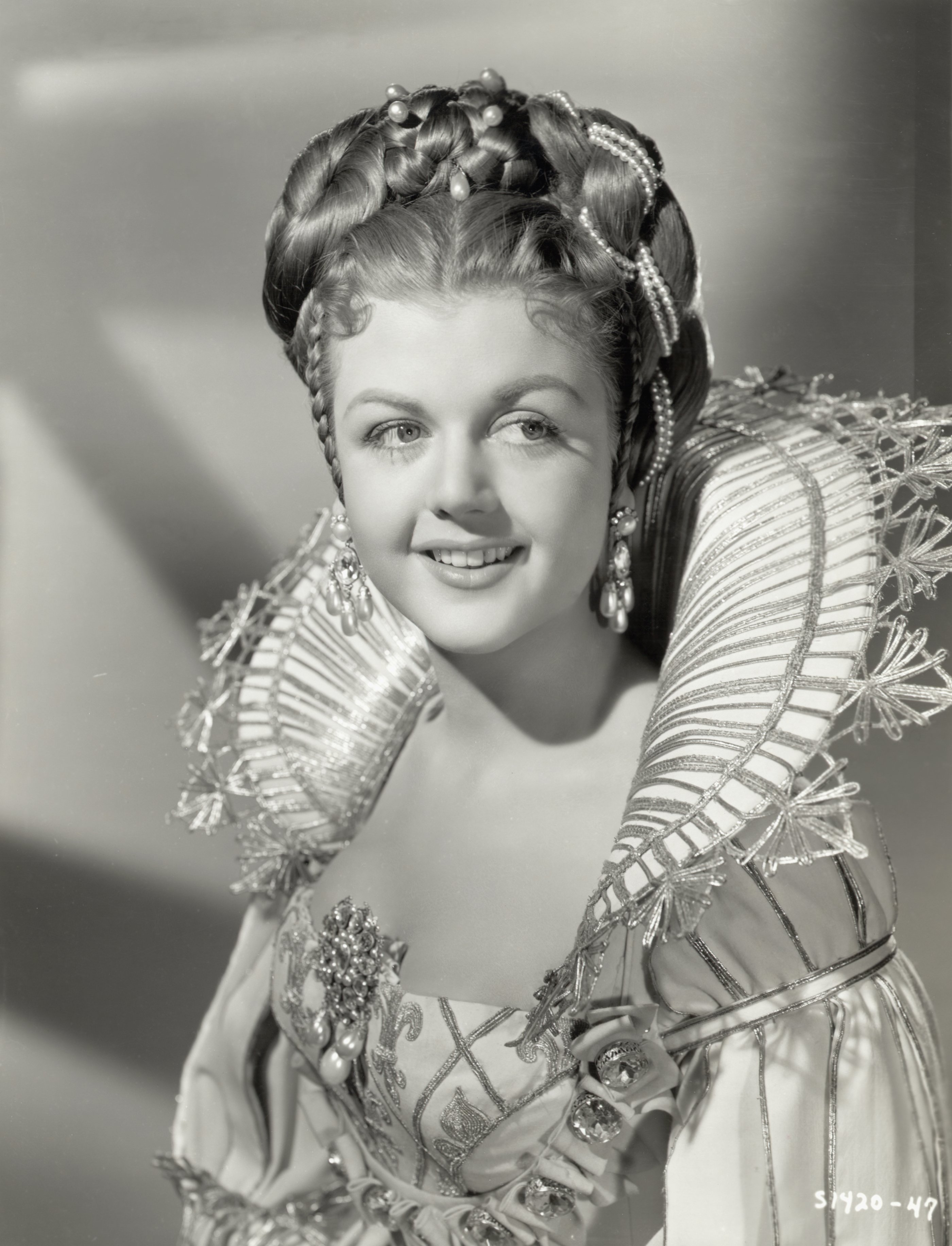 Retrato de Angela Lansbury como Ana de Austria en "The Three Musketeers". | Foto: Getty Images 