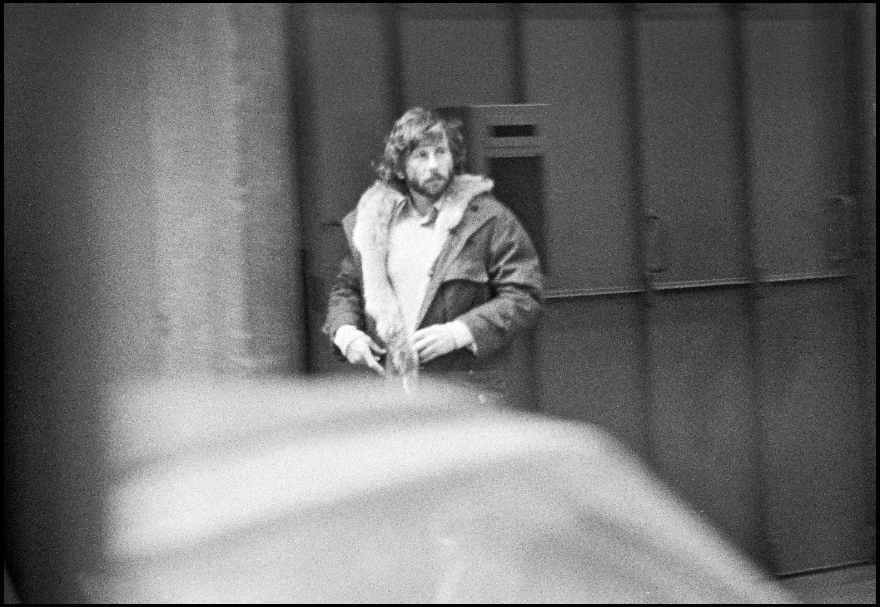 Roman Polanski paseando por las calles de París en 1978 | Fuente: Getty Images