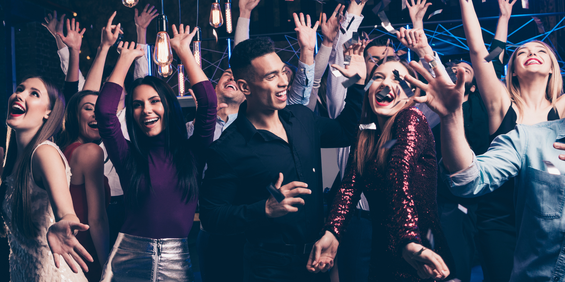 Jóvenes en una fiesta | Fuente: Shutterstock